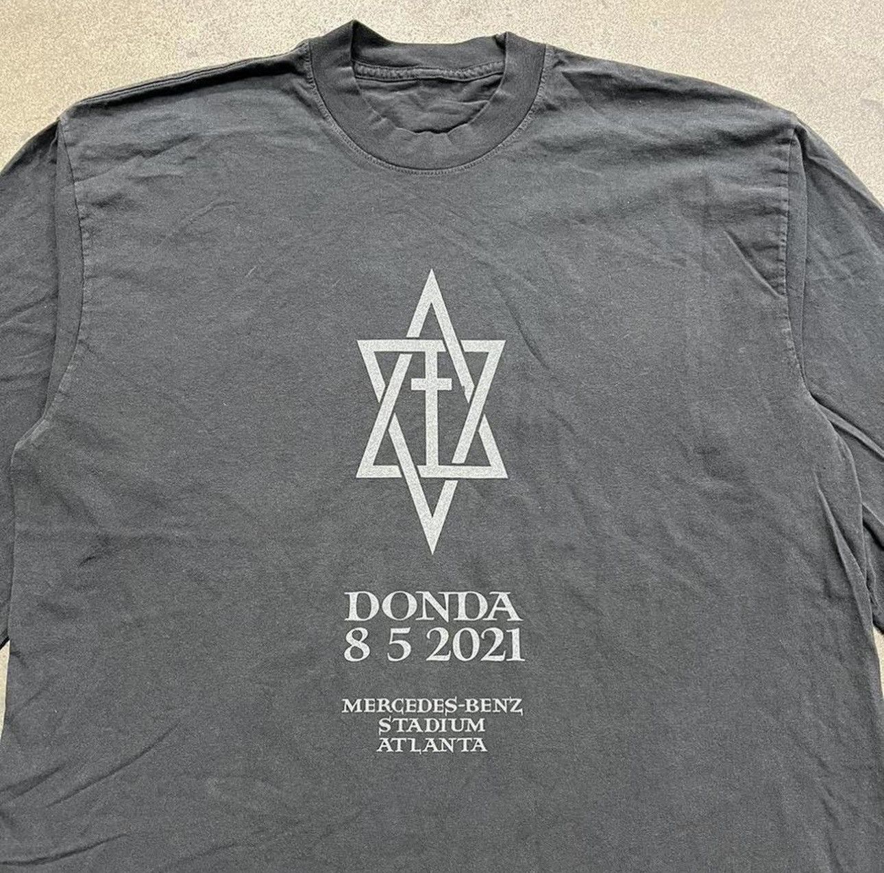 トップス DONDA Mercedes-Benz Long Tee 70-0528-4B DONDA Mercedes-Benz Long Tee 70-0528-4B
