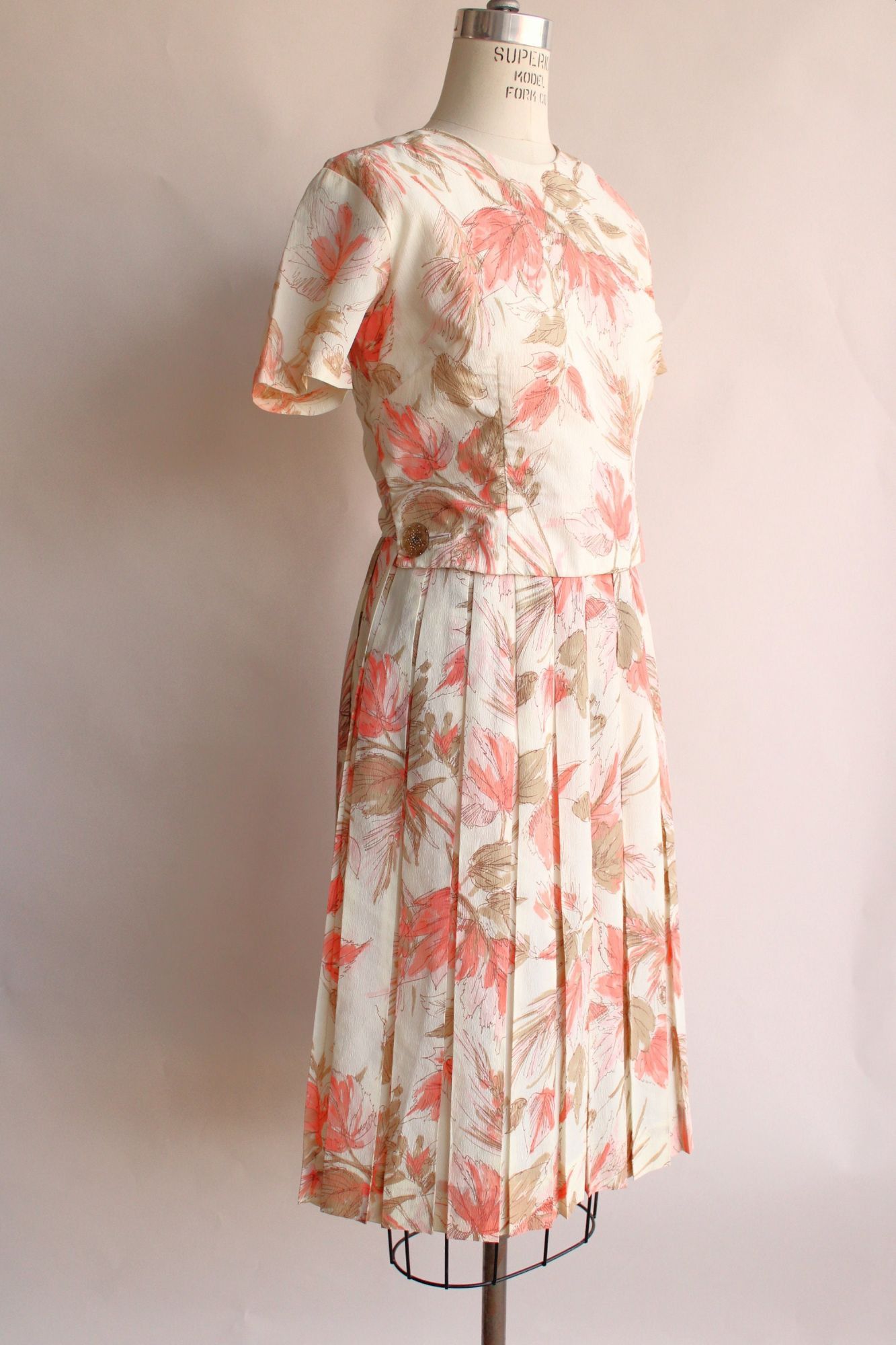 Vintage Vintage 1960s Dress, Floral Print With Lucite Buttons, Full Size M / US 6-8 / IT 42-44 - 6 Thumbnail