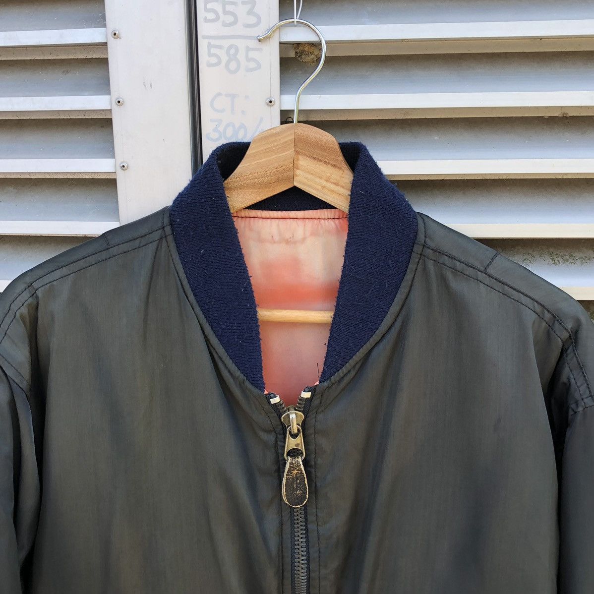 Vintage Vintage Sun Faded Ma-1 Bomber Jacket Size US L / EU 52-54 / 3 - 11 Thumbnail