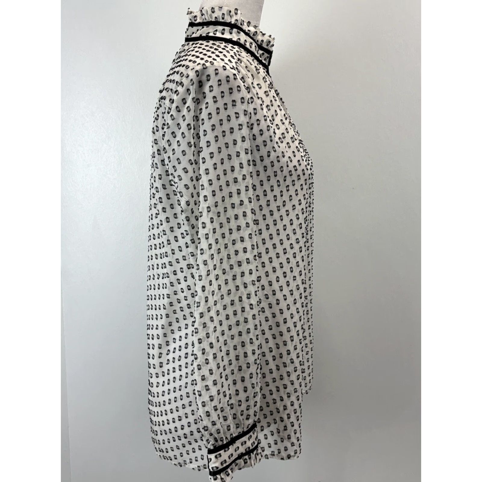 J.Crew Women’s J. Crew Factory Swiss Dot Sheer Blouse Top Sz 6 High neck EUC Size M / US 6-8 / IT 42-44 - 4 Thumbnail