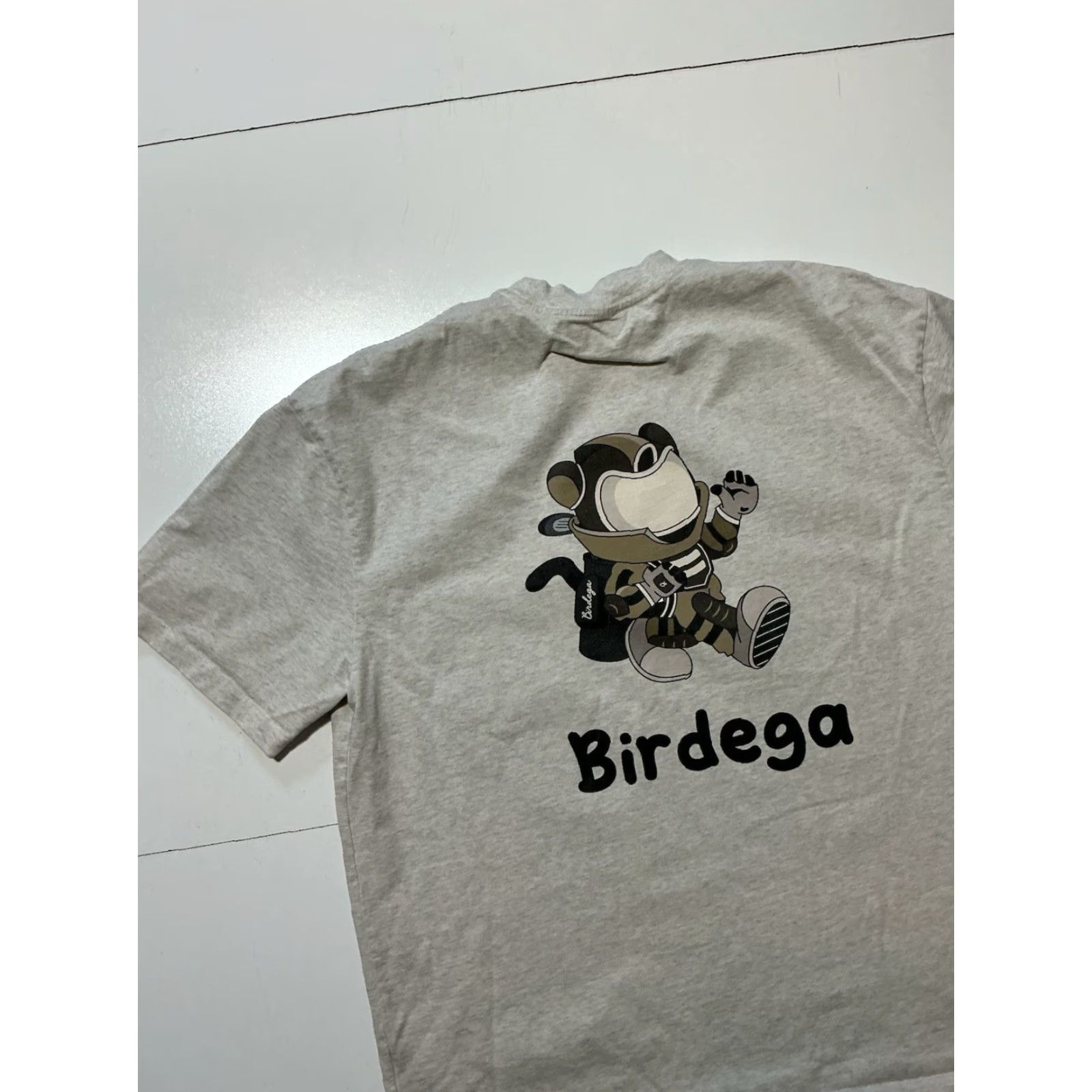 Market Birdega Market Golf Caddy Graphic Gray Heavyweight Crewneck S/S T-Shirt L Mens Gray 50 Chest 31 Length Vintage? (No N/A) Size US L / EU 52-54 / 3 - 5 Thumbnail