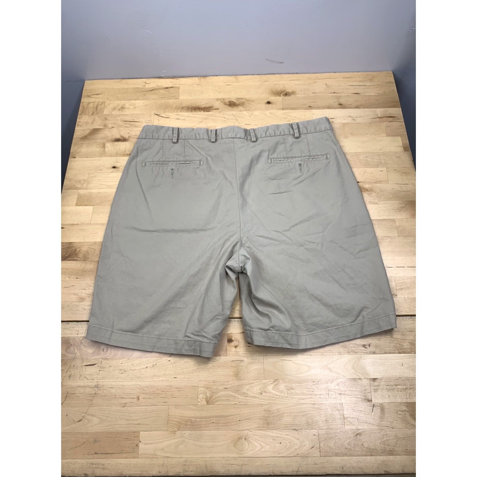 Peter Millar Peter Millar Chino Shorts Men 36 Beige Flat Front 8" Inseam Casual Golf Size US 36 / EU 52 - 2 Thumbnail