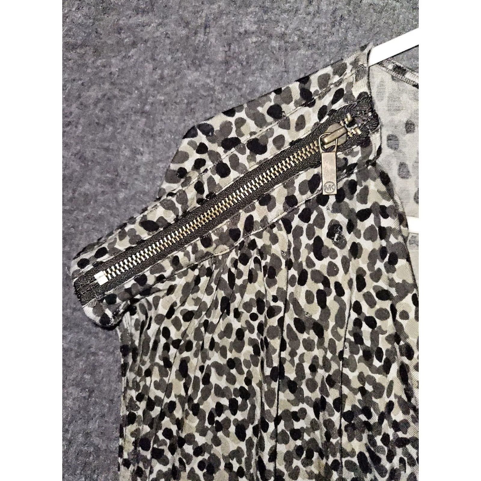 Michael Kors VINTAGE Michael Kors Top Women's L Sleeveless Camo Cheetah Stretch Scoop Neck Preppy Size L / US 10 / IT 46 - 5 Thumbnail