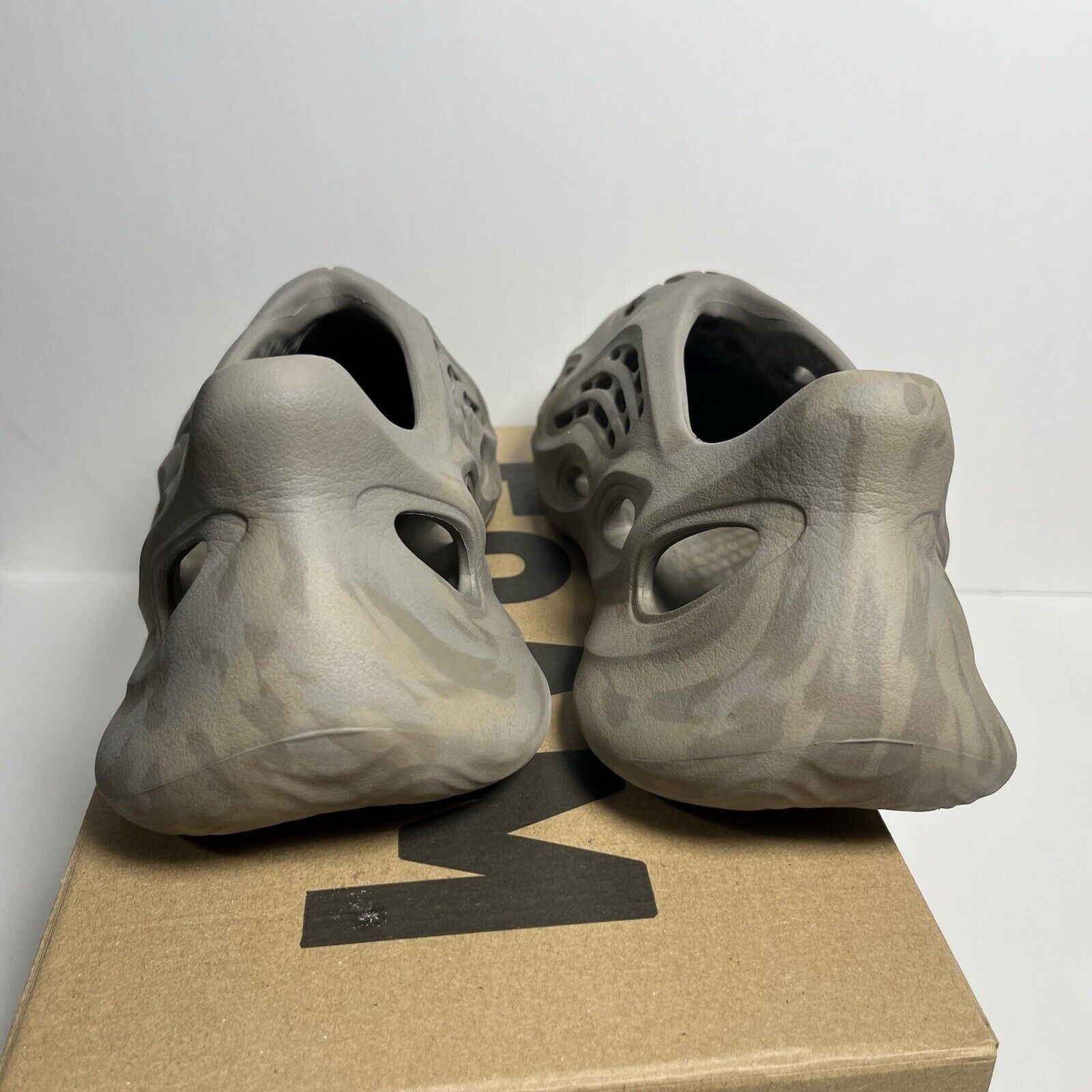 Adidas Size 7 M / 8.5 W - adidas Yeezy Foam Runner Stone Sage Size US 7 / EU 40 - 5 Thumbnail
