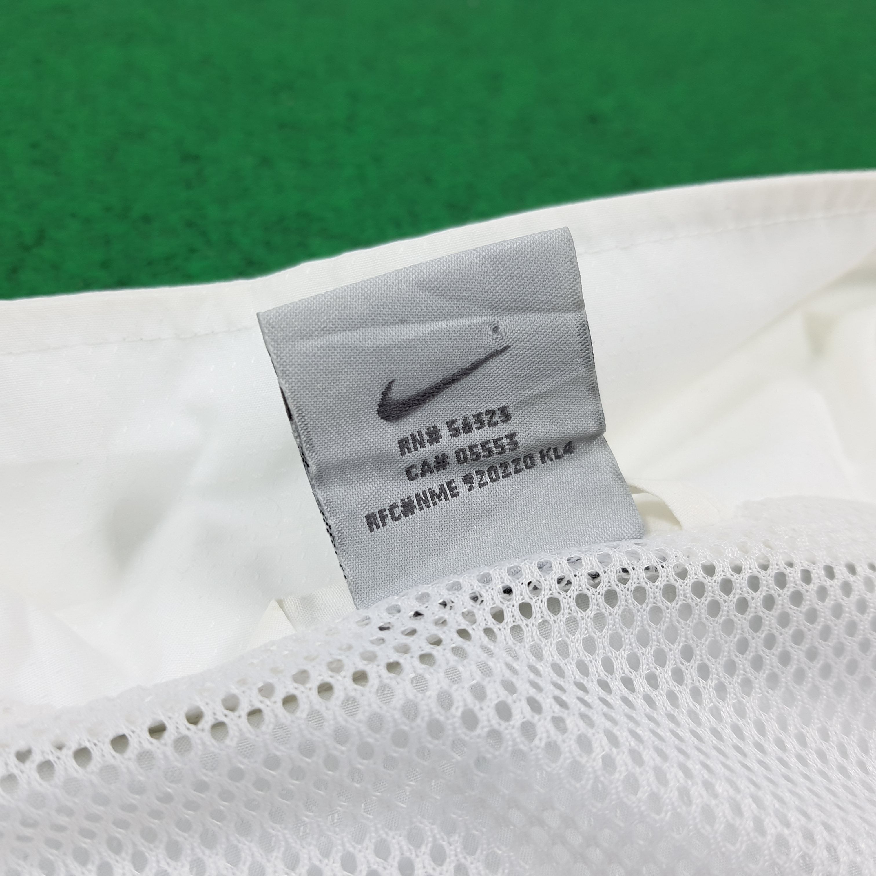 Nike Vintage Y2k Nike Windbreaker Jacket Track Top C306N8 Size US L / EU 52-54 / 3 - 7 Thumbnail