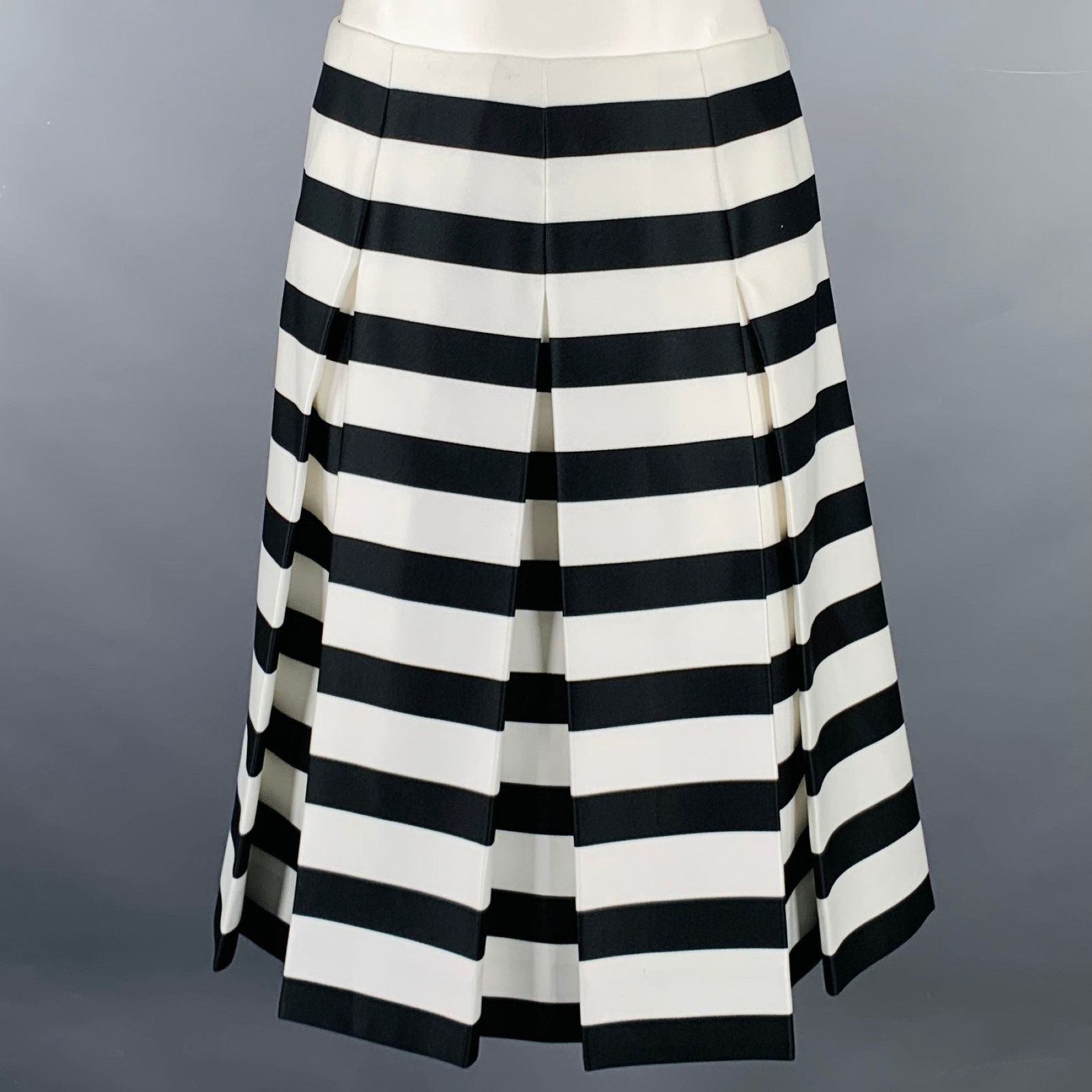 Marc Jacobs MARC JACOBS Size 0 Black White Polyester Stripe Flared Skirt Size 25" / US 0 / IT 36 - 1 Thumbnail