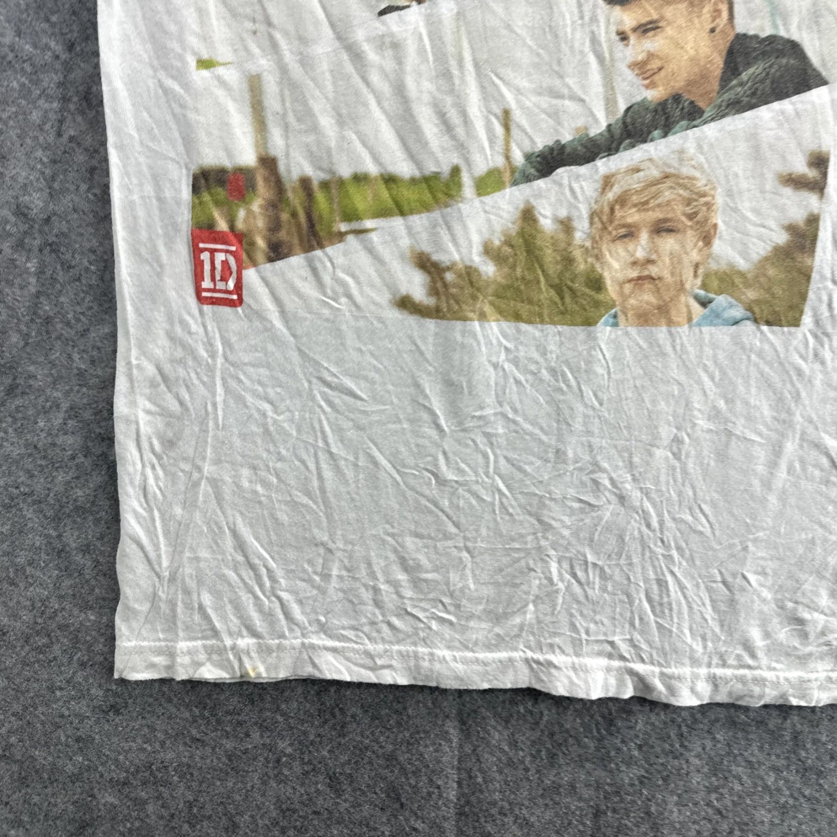 Vintage One Direction T-Shirt Womens XS White Band Graphic Tee Pop Music Concert 1D Tour Size XS / US 0-2 / IT 36-38 - 4 Thumbnail