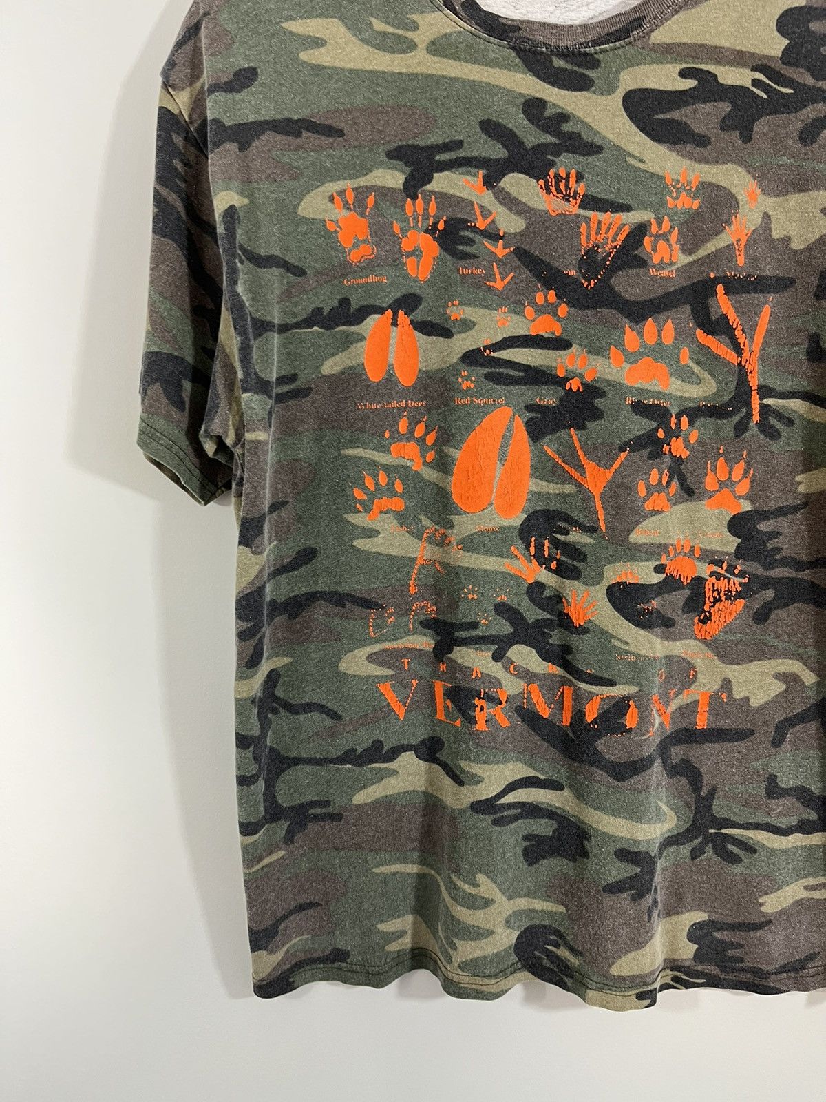 Vintage Camo Wildlife Tracks Distressed Tee Size US L / EU 52-54 / 3 - 8 Thumbnail