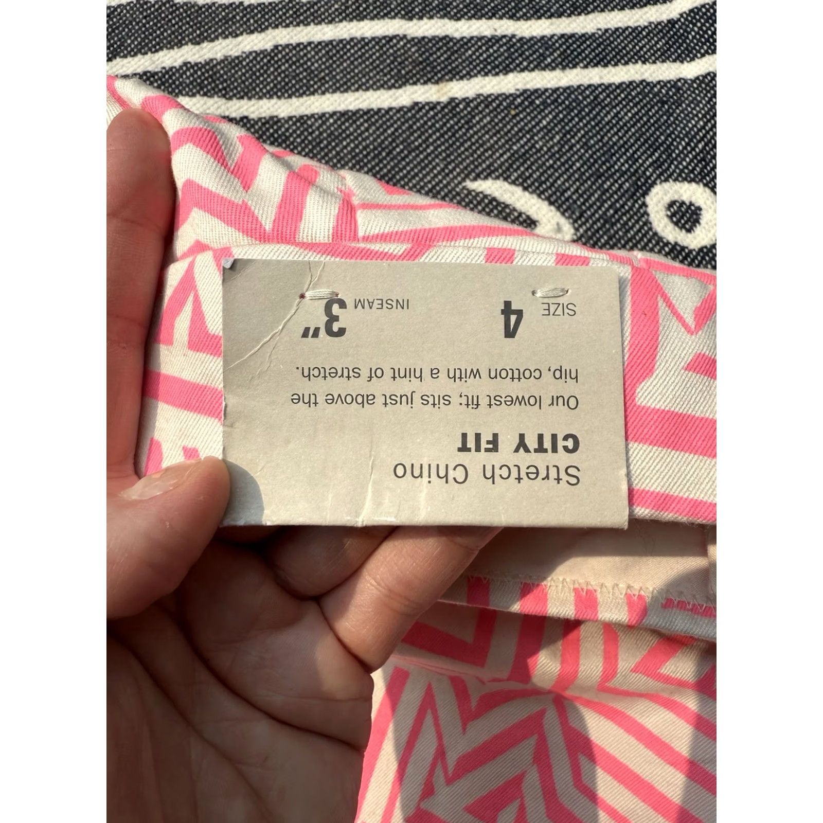 J.Crew J.CREW Tiki Neon Pink Geometric Pattern Stretch City Fit Chino Shorts Size 4 Women Size 27" / US 4 / IT 40 - 4 Thumbnail