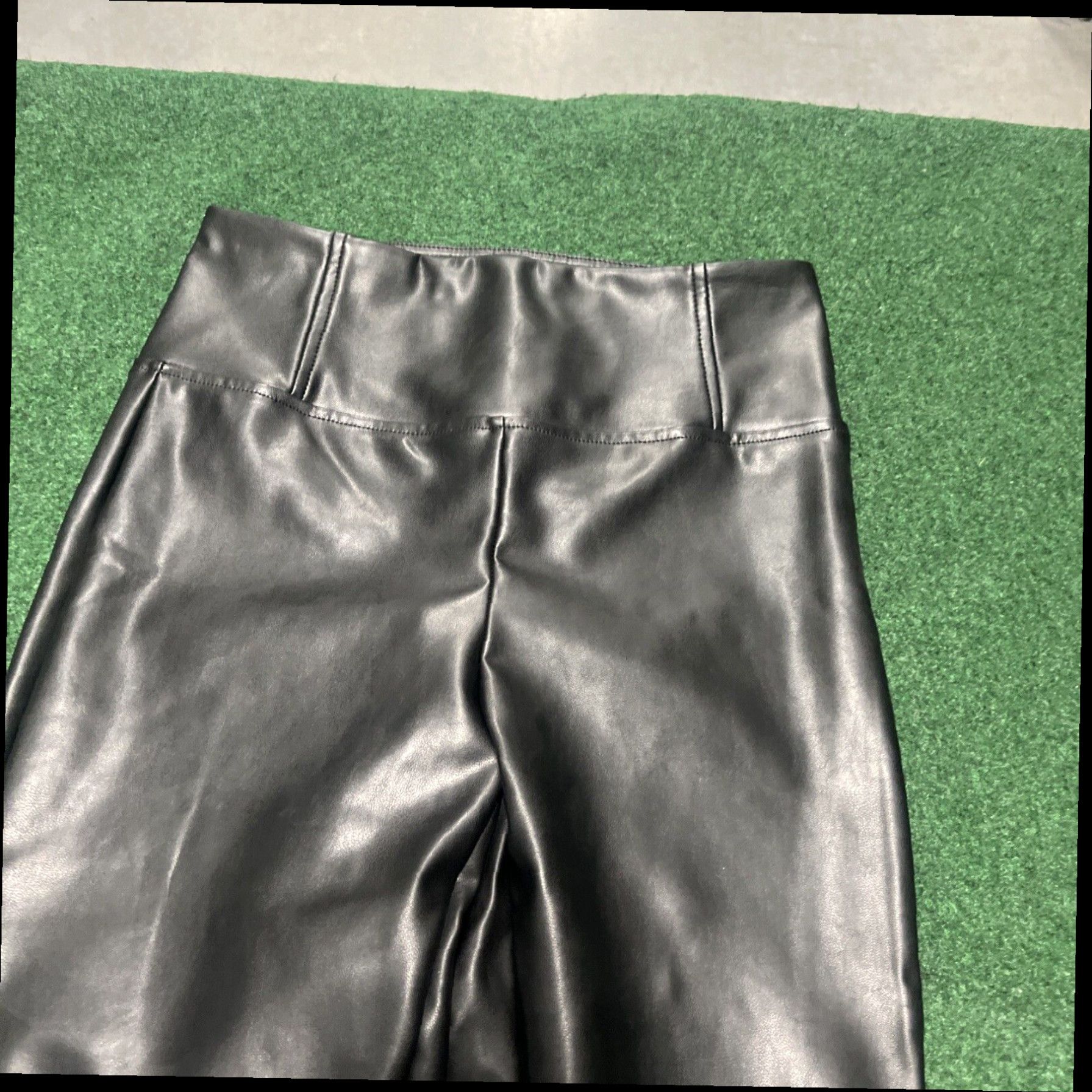 Laundry by Shelli Segal LAUNDRY by Shelli Segal LA Faux Leather Pants Size Small Black Size 28" / US 6 / IT 42 - 2 Thumbnail