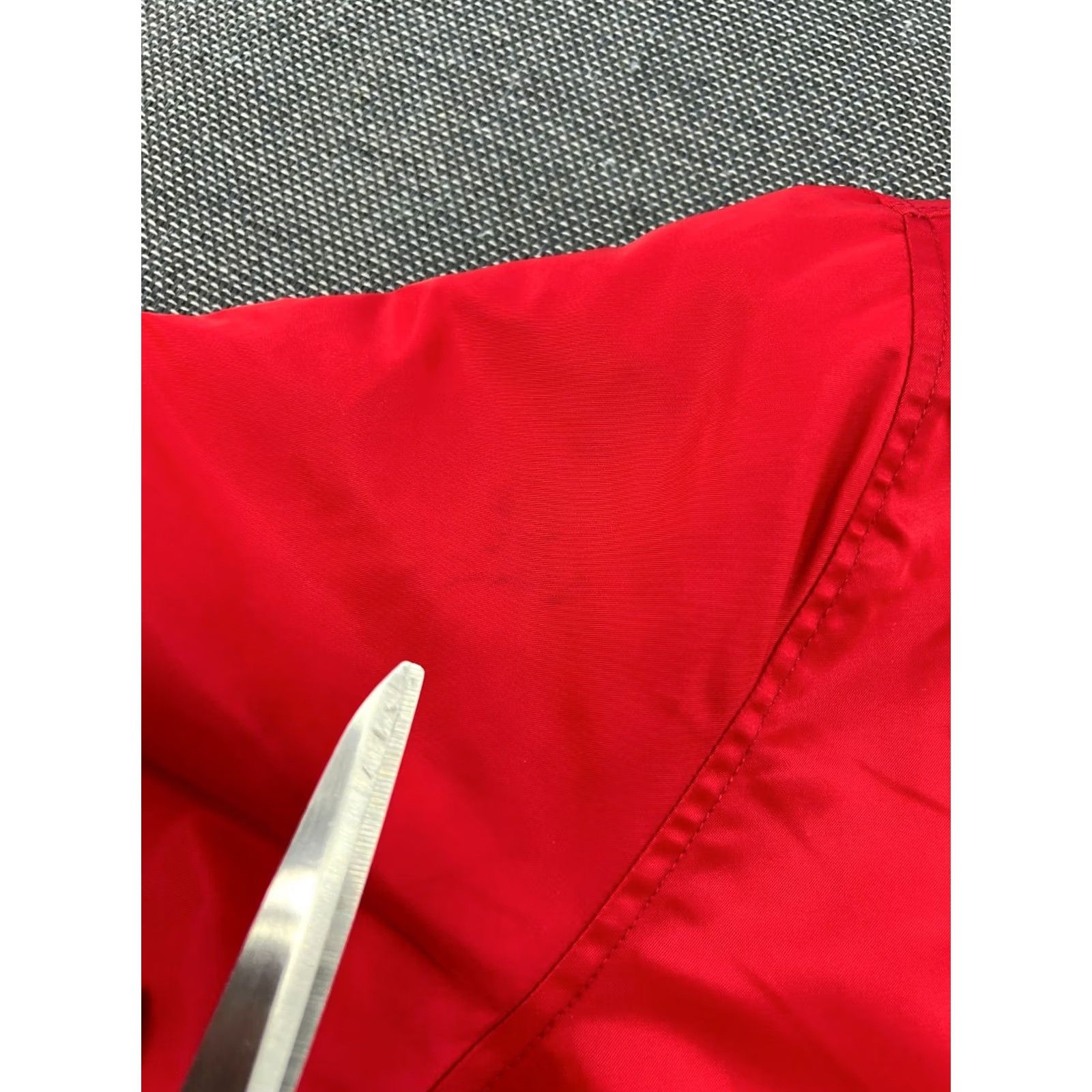 Starter Chicago Bulls Starter Black label Varsity Satin Bomber Jacket Mens M Red Nike Shirt Size US M / EU 48-50 / 2 - 2 Thumbnail