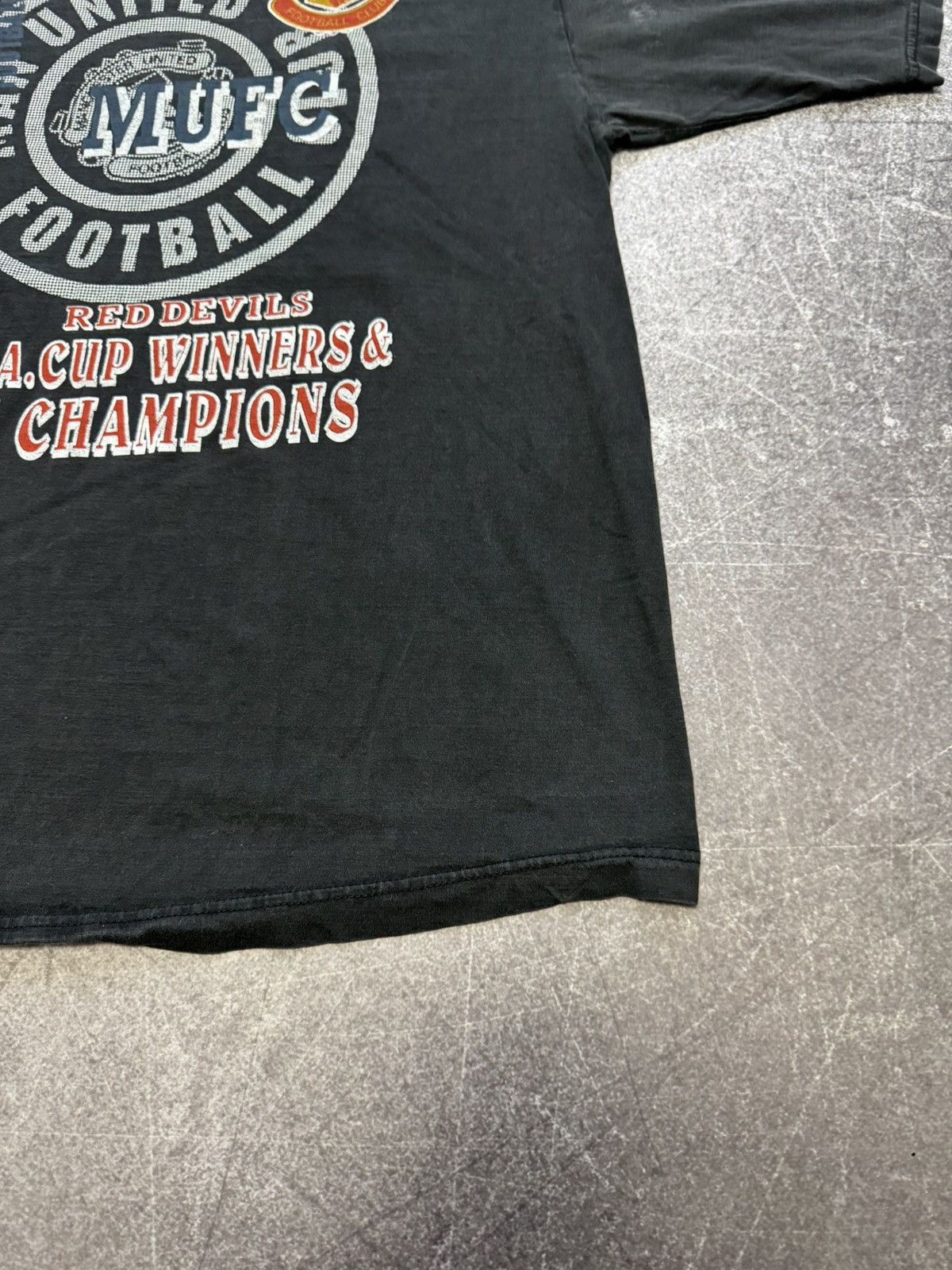 Vintage Vintage 90s Manchester United Winners T shirt Champions Size US L / EU 52-54 / 3 - 5 Thumbnail