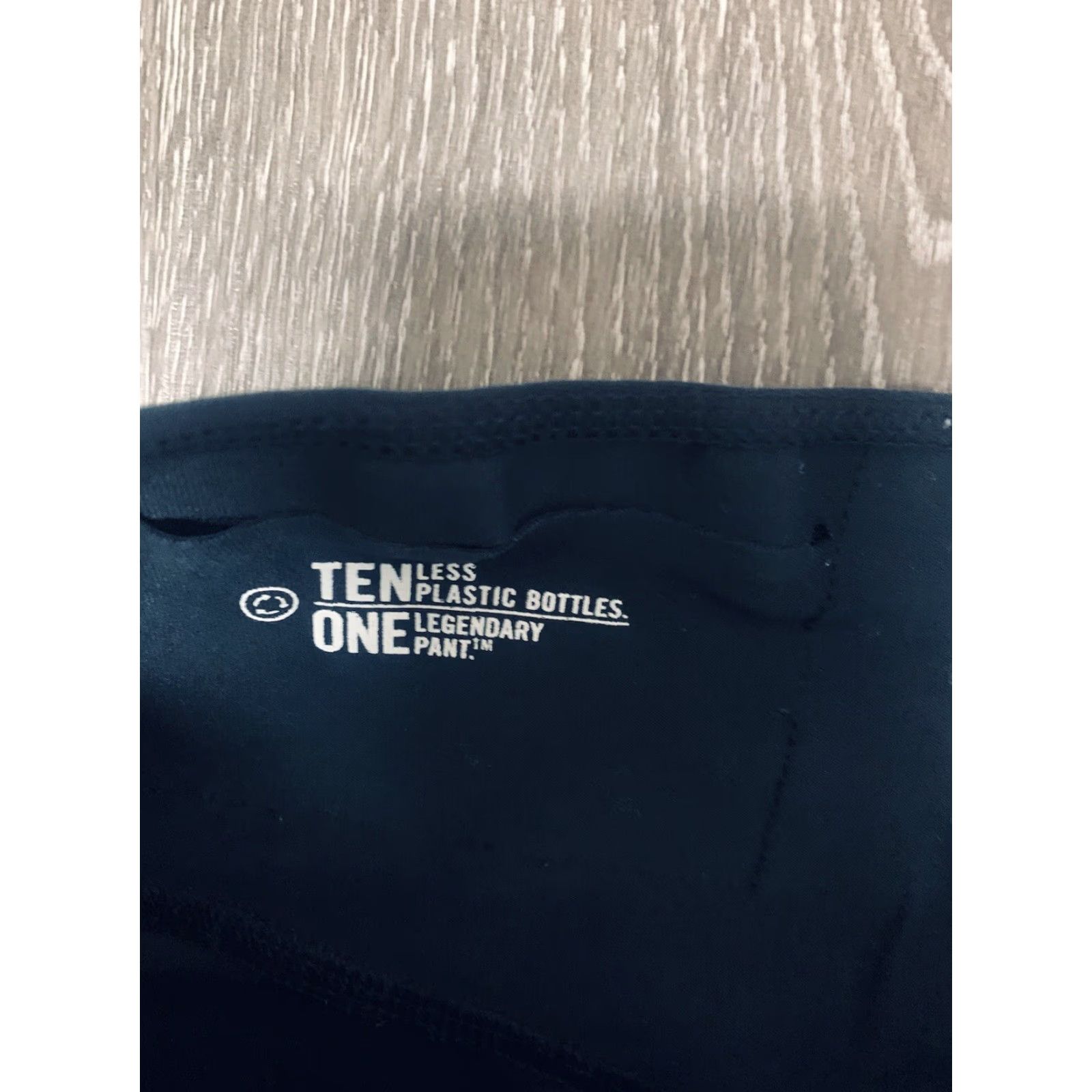 Nike VINTAGE Nike Leggings Women's M Black Legend 2.0 Tight-Fit Training 548510-010 Size 32" / US 10 / IT 46 - 4 Thumbnail