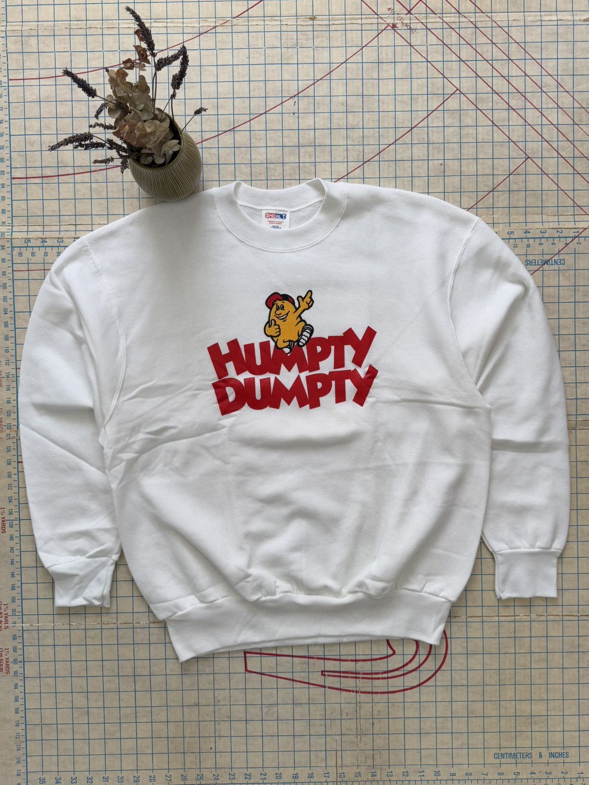 Other × Vintage Vintage Humpty Dumpty Crewneck Sweater White Fits Mens XL Size US XL / EU 56 / 4 - 3 Thumbnail