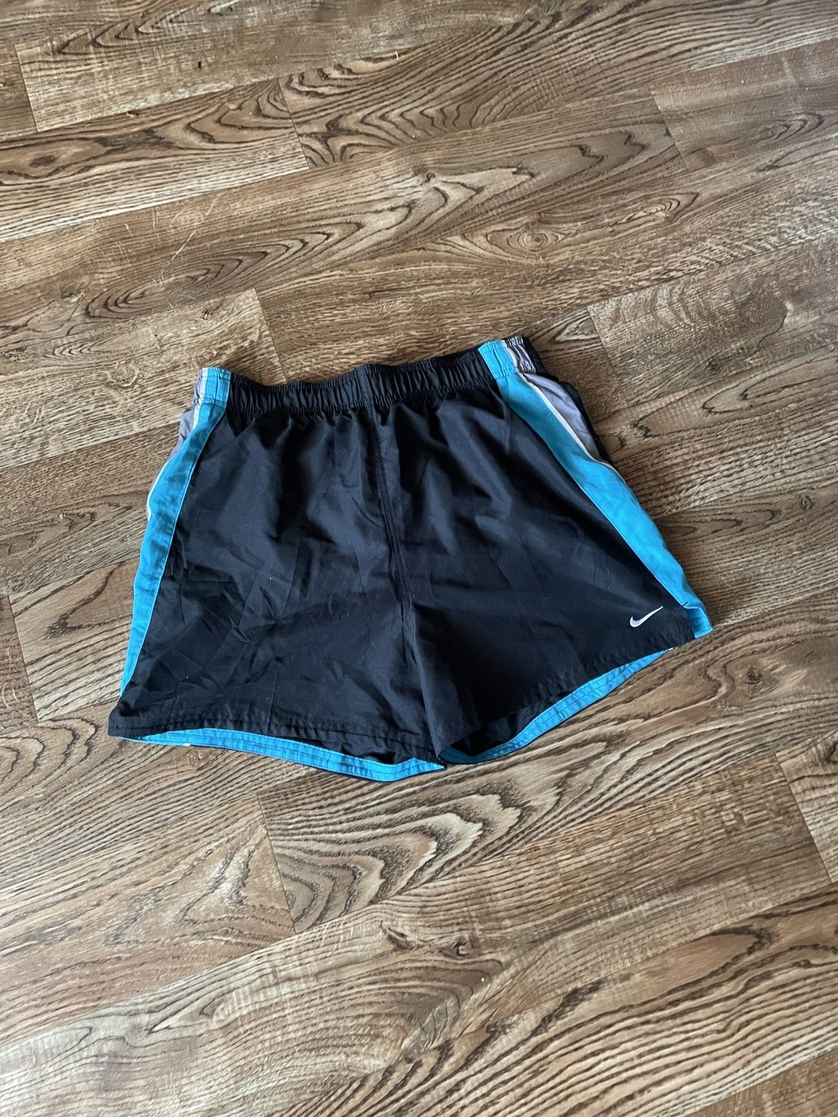 Nike Vintage Nike shorts streetwear swoosh casual y2k size M Size US 32 / EU 48 - 2 Thumbnail