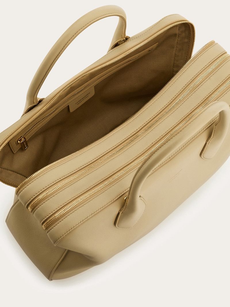 Salvatore Ferragamo o1s1rm0526 Size : OS / Shoulder Bag in Beige Size ONE SIZE - 3 Thumbnail