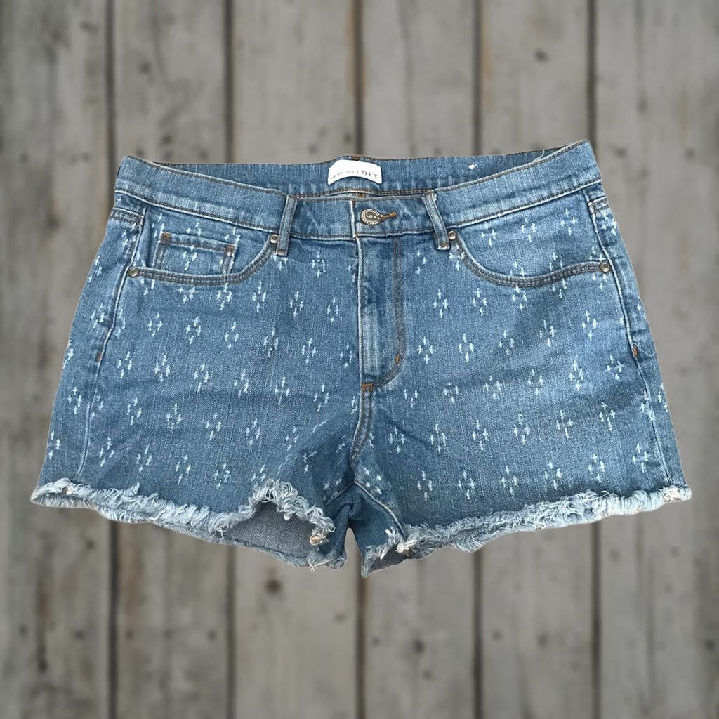 Ann Taylor Ann Taylor Loft Denim Shorts Womens 8 W29 Geometric Distressed Cut Off Raw Hem Size 30" / US 8 / IT 44 - 1 Thumbnail