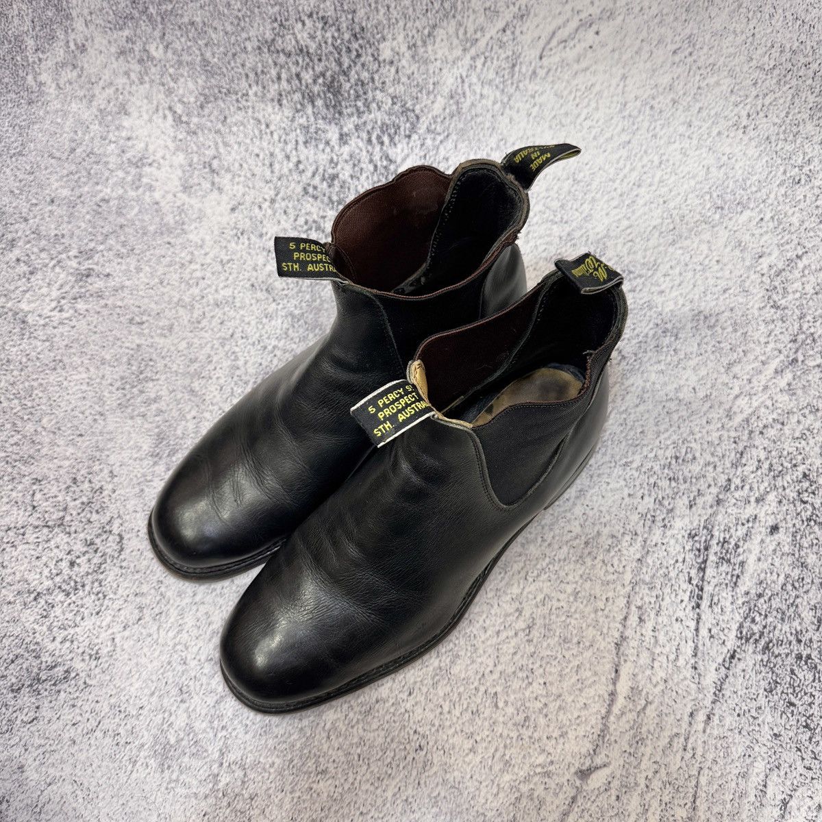 R.M. Williams R.M. Williams Mens Classic Black Leather Chelsea Boots US11 Size US 11 / EU 44 - 14 Thumbnail