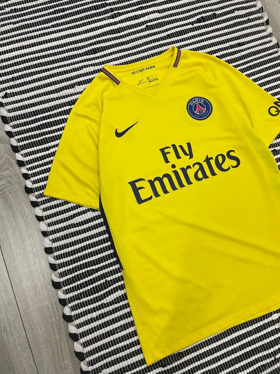 Japanese Brand × Nike 2017-2018 Nike PSG Paris Saint Germain Soccer T-Shirt Y2K Size US M / EU 48-50 / 2 - 2 Thumbnail