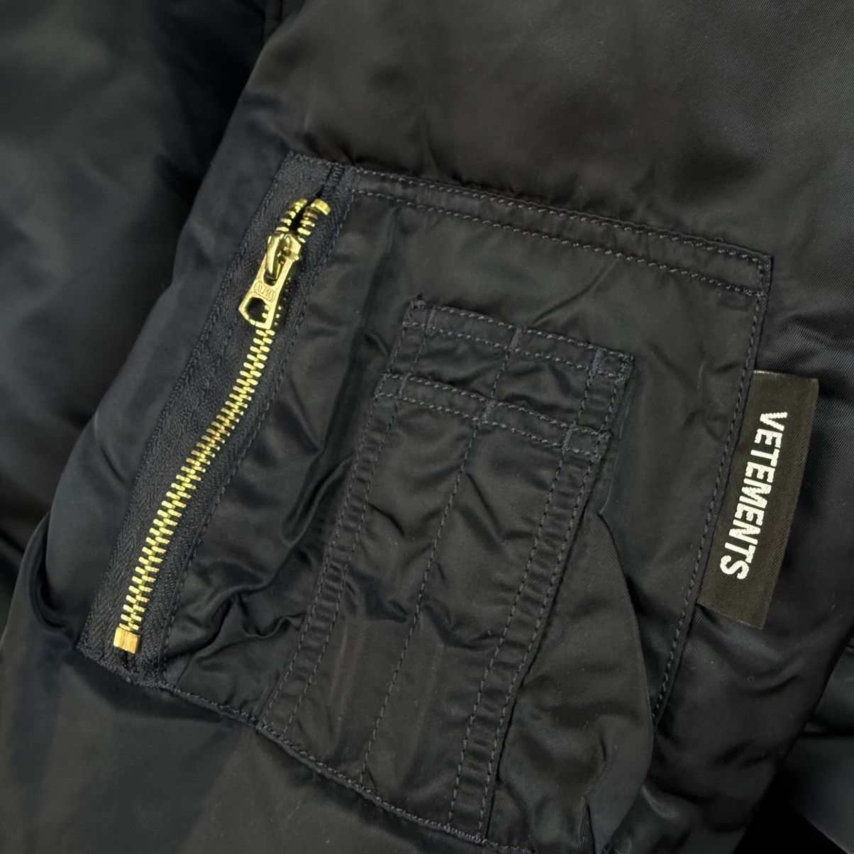 Alpha Industries × Vetements VETEMENTS x Alpha Industries Reversible Bomber Jacket Size US S / EU 44-46 / 1 - 7 Thumbnail