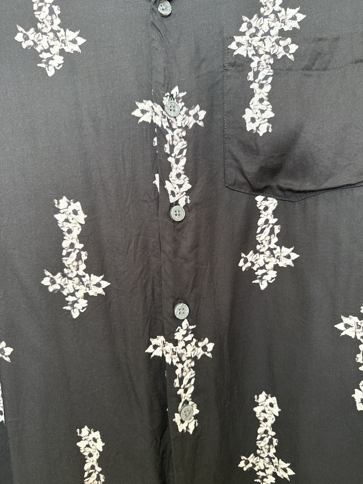 Allsaints Allsaints bullet hole upside-down cross button up Size US M / EU 48-50 / 2 - 3 Thumbnail