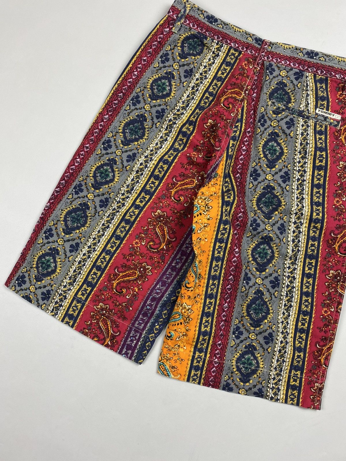 Tommy Hilfiger Tommy Hilfiger Jeans Vintage Patterned Shorts Size 30 Size US 30 / EU 46 - 20 Thumbnail