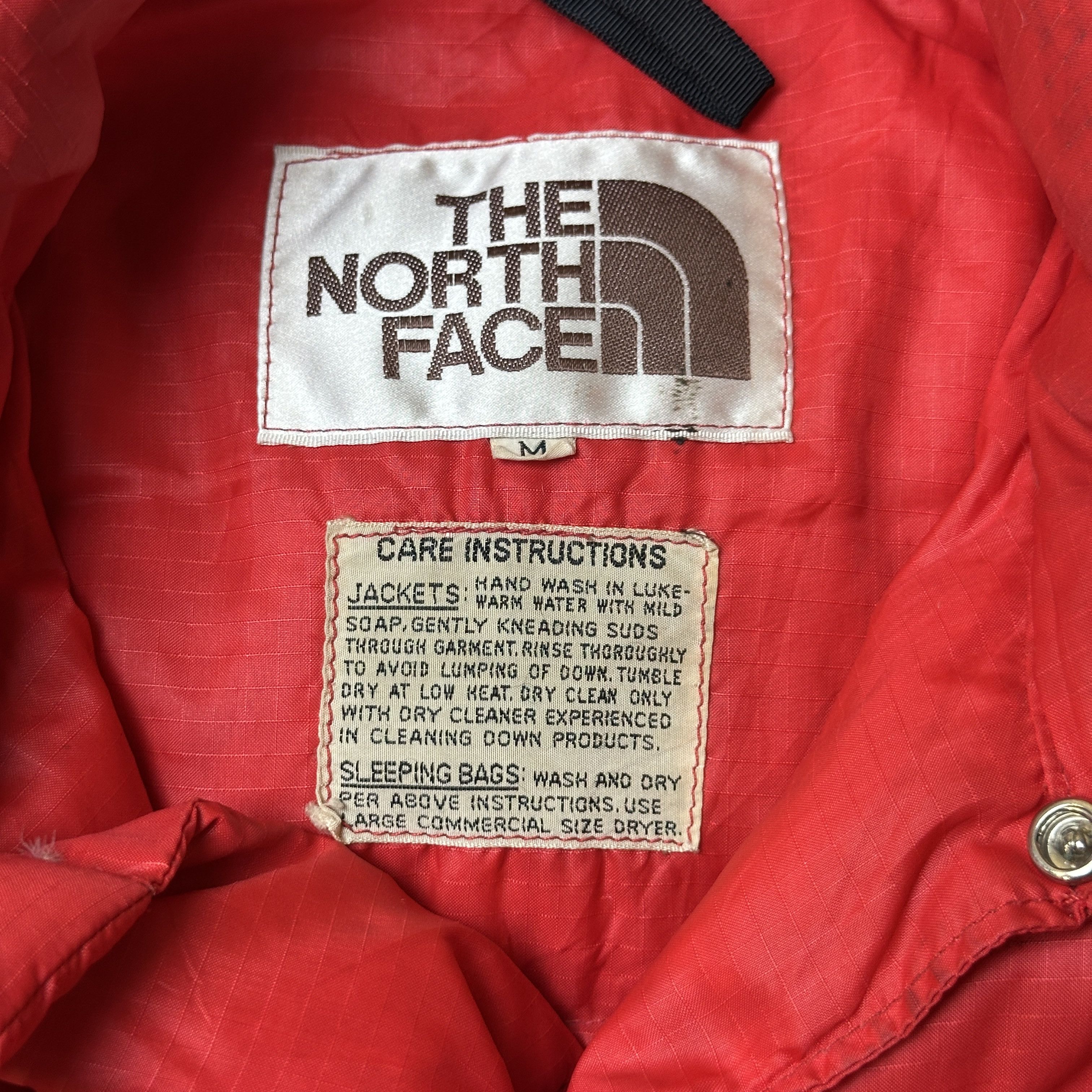 The North Face Vintage The North Face Red Puffer Vest Size M Brown Label 80s Size US M / EU 48-50 / 2 - 2 Thumbnail