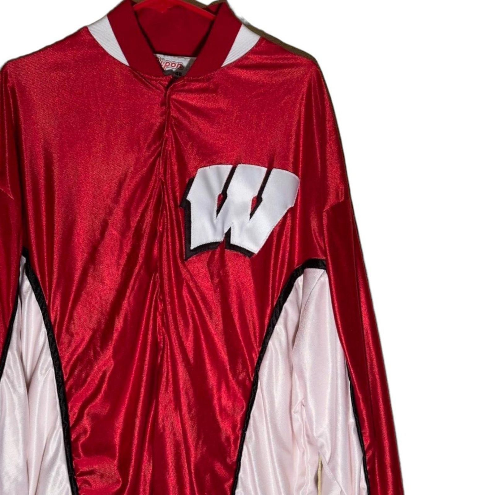 Vintage Vintage 90s wisconsin basketball warmup Size US M / EU 48-50 / 2 - 2 Thumbnail