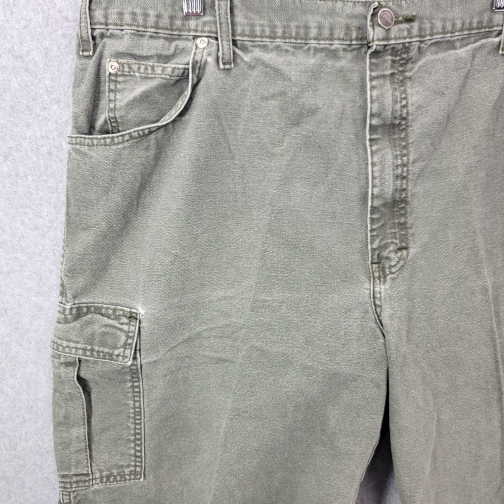 Dickies VINTAGE Dickies CARGO Shorts mens 42 Green Cotton Relaxed Fit ER201SOG carpenter y2k Mens Size US 42 / EU 58 - 3 Thumbnail