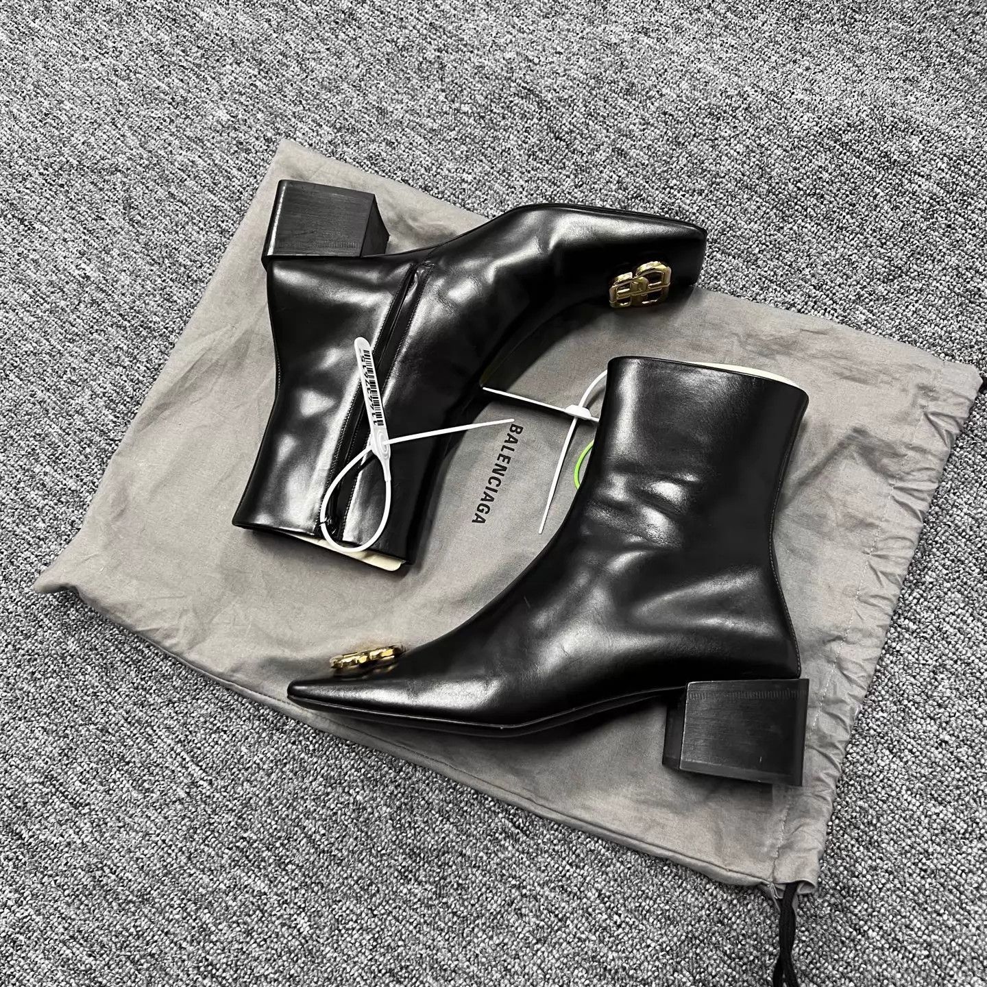 Balenciaga Balenciaga Double B Gold Lock Black Gold Square Toe Heels 38 Size US 7.5 / IT 37.5 - 5 Thumbnail