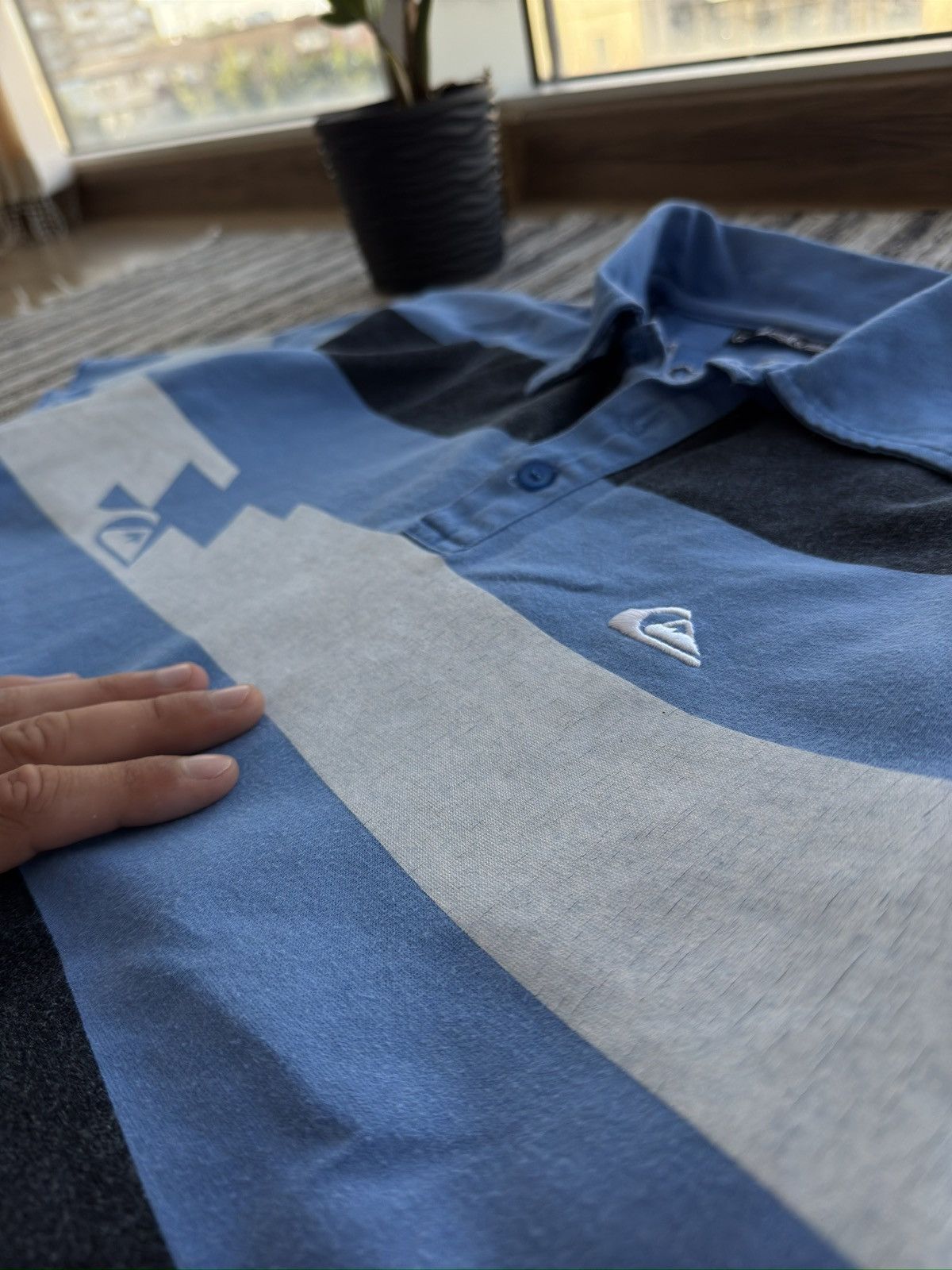 Quiksilver Quicksilver distressed rare monogram Y2K polo tee Size US M / EU 48-50 / 2 - 6 Thumbnail