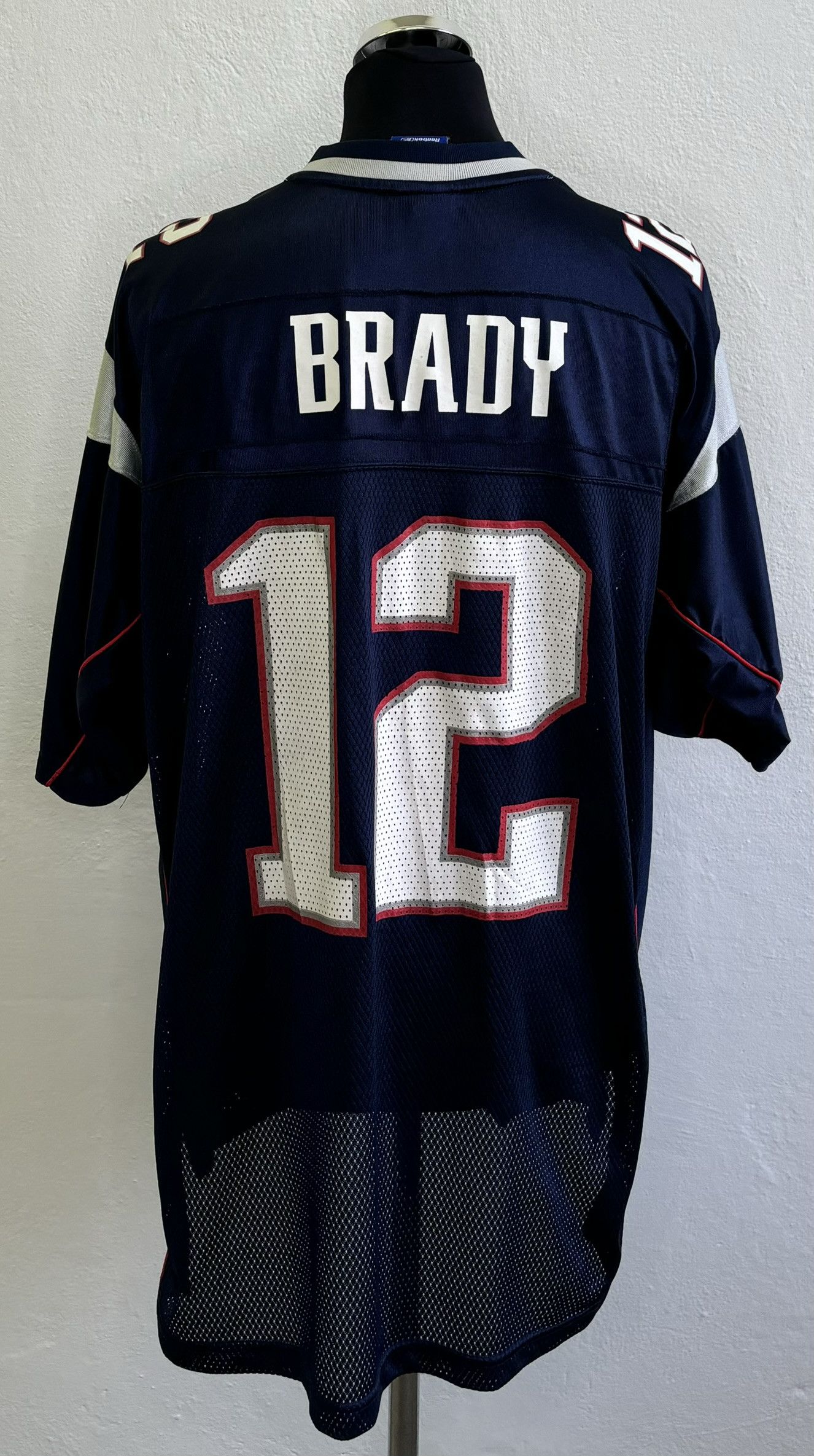 Tom shops Brady Football Jersey. On Field #12 Size XL NFL REEBOK