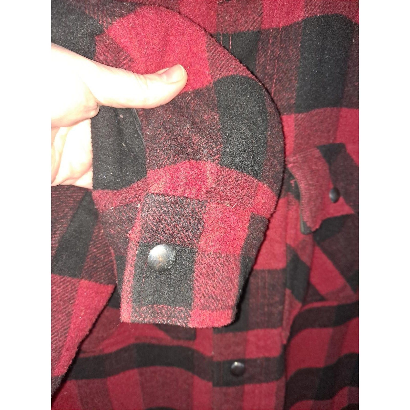 Old Navy Old Navy Black and Red Plaid With Sherpa Lining Size Large Size US L / EU 52-54 / 3 - 5 Thumbnail