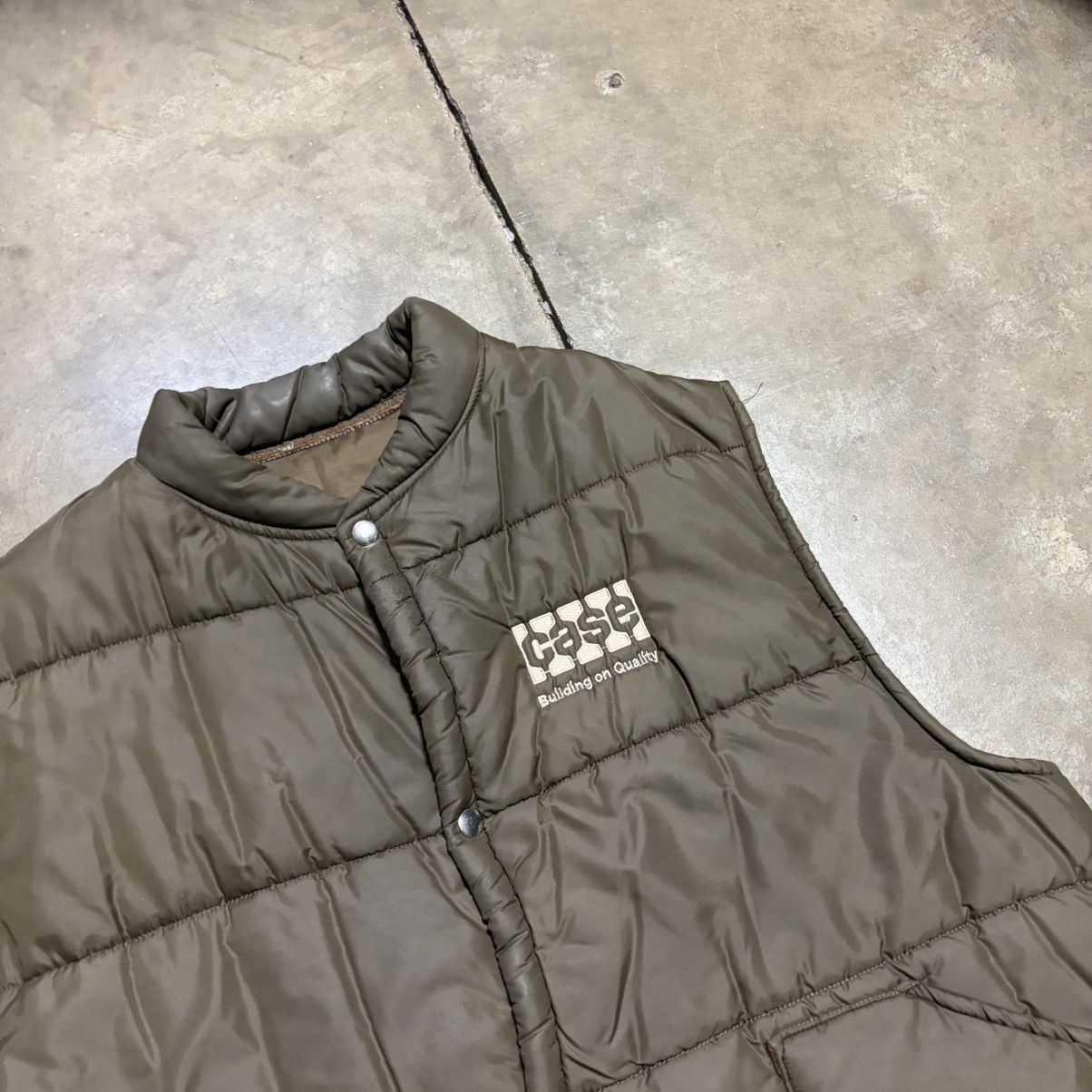 Vintage Vintage 80s Brown Puffer Vest Quilted Case IH Farming USA Size US XL / EU 56 / 4 - 5 Thumbnail