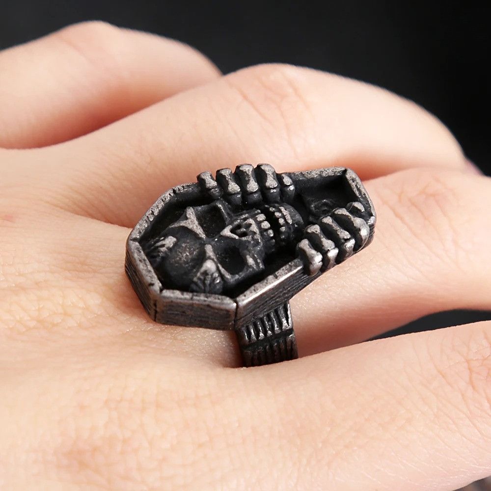 Vintage Black Vampire Skull Ring Size ONE SIZE - 1 Thumbnail