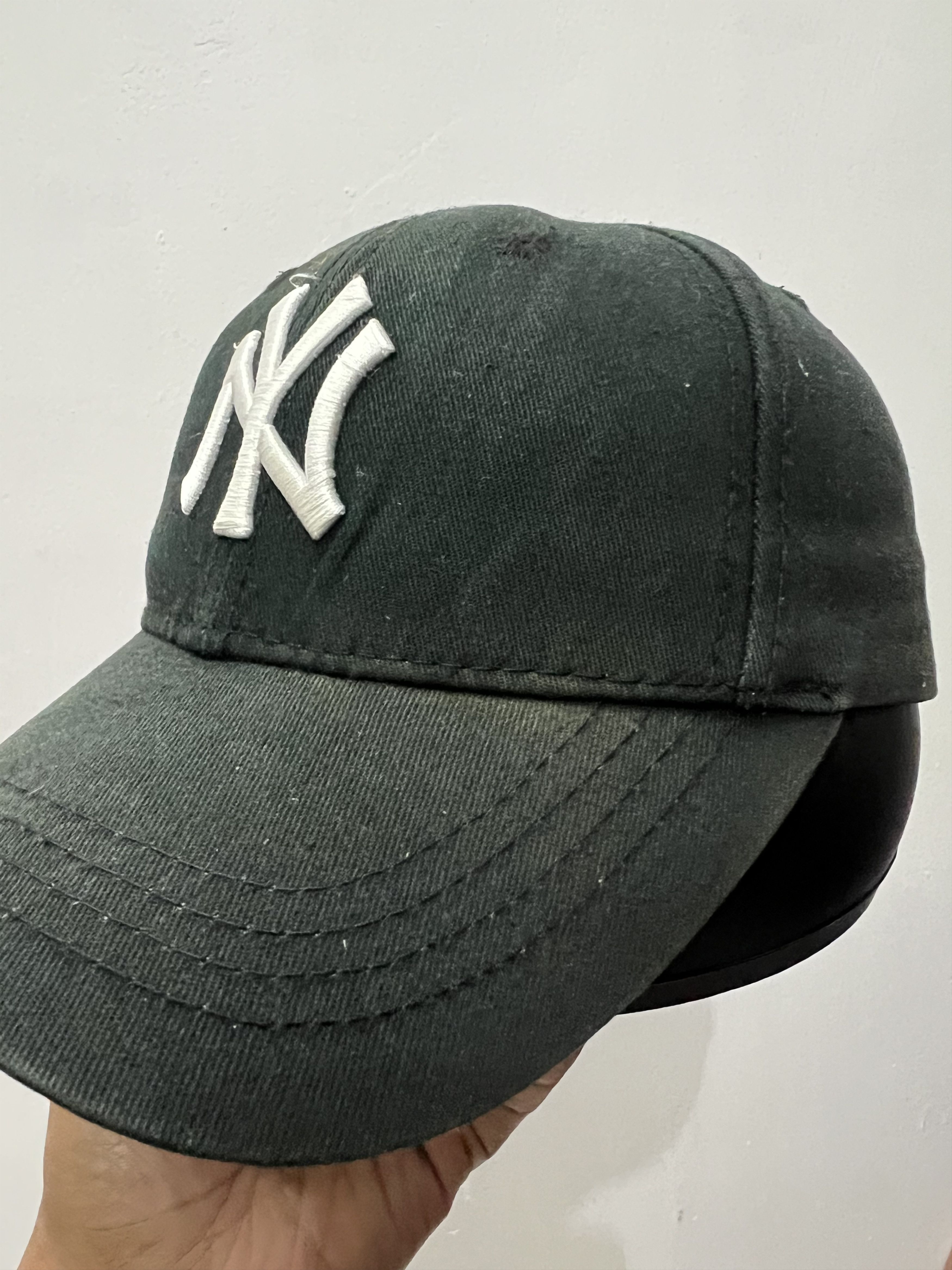 New York Yankees New York Yankees Hat Size ONE SIZE - 7 Thumbnail