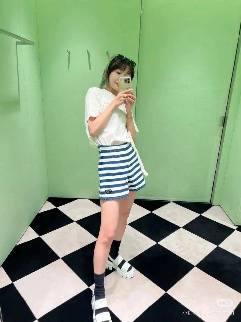 Prada Prada High-waisted blue and white striped triangle shorts Size 24" / US 00 / IT 34 - 9 Thumbnail