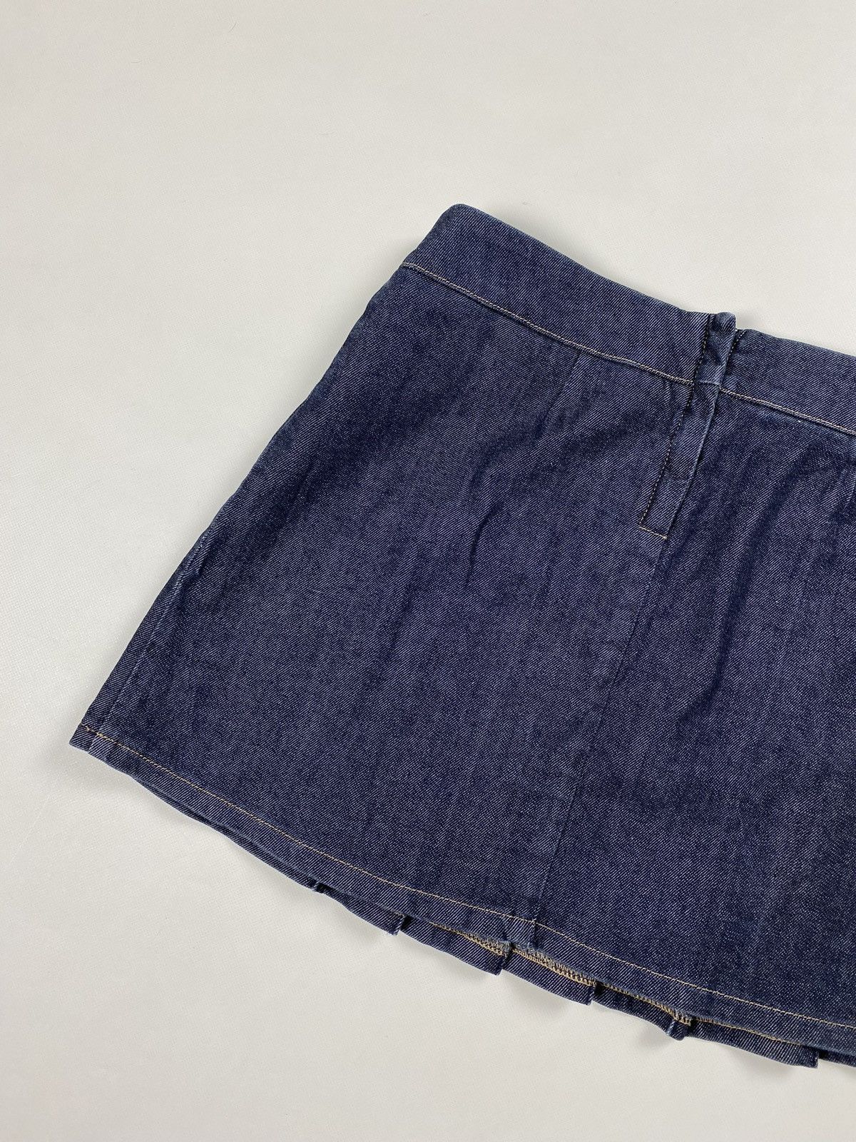 Burberry × Vintage Burberry London vintage Y2K denim mini skirt size US 10 Size 32" / US 10 / IT 46 - 17 Thumbnail