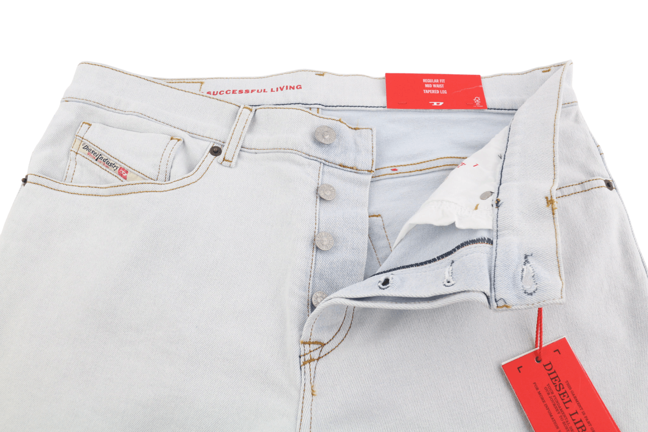 Diesel 2005 D-FINING 09C06 W31/L32 Tapered 40418 Size US 31 - 5 Thumbnail