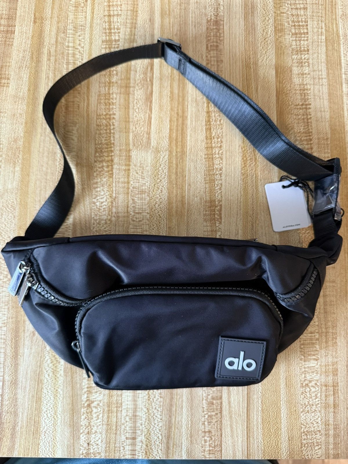 Alo Yoga Alo Yoga Explorer Fanny Pack (Black) | Grailed