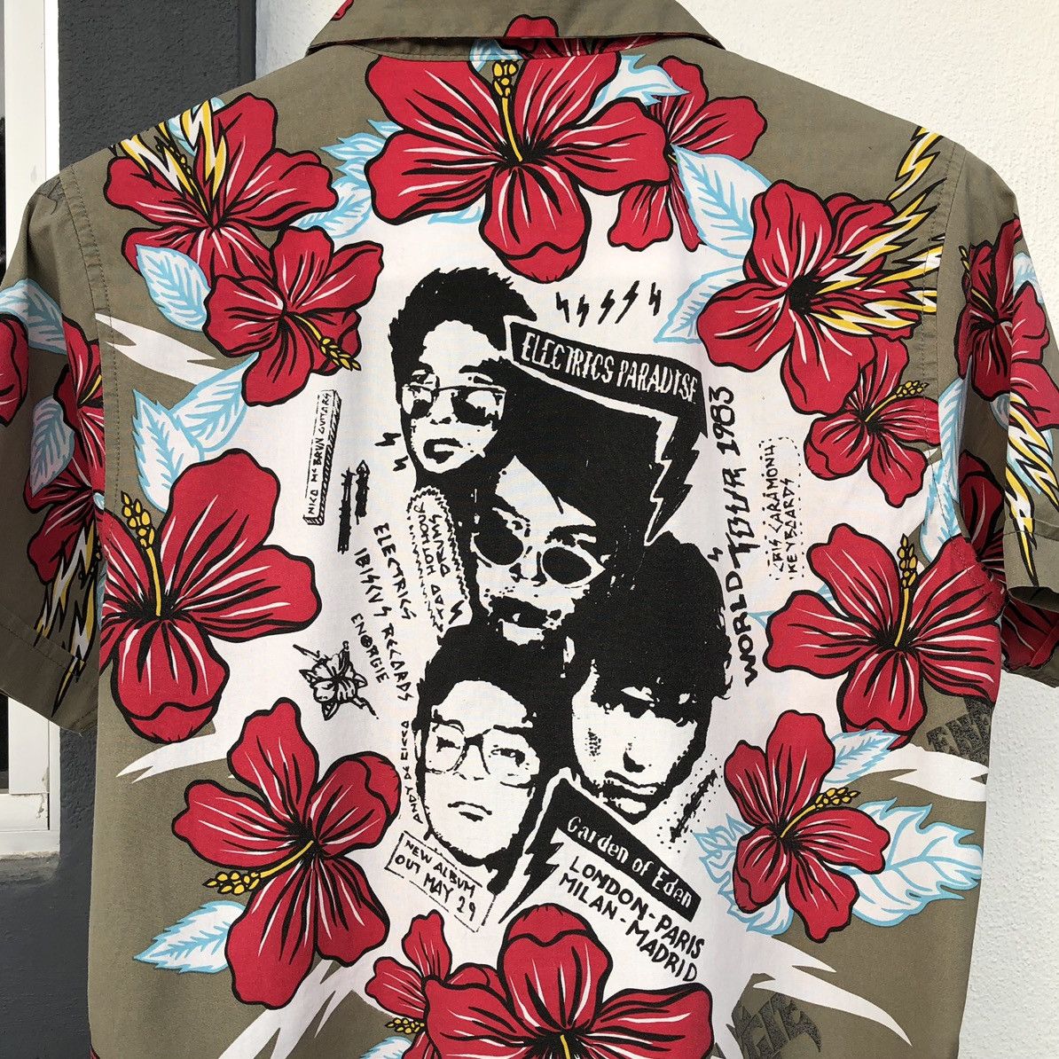 Energie Energie Gold hibiscus🌺 Rock&Roll Wold Tour 1983 Short Sleeve Size US M / EU 48-50 / 2 - 2 Thumbnail