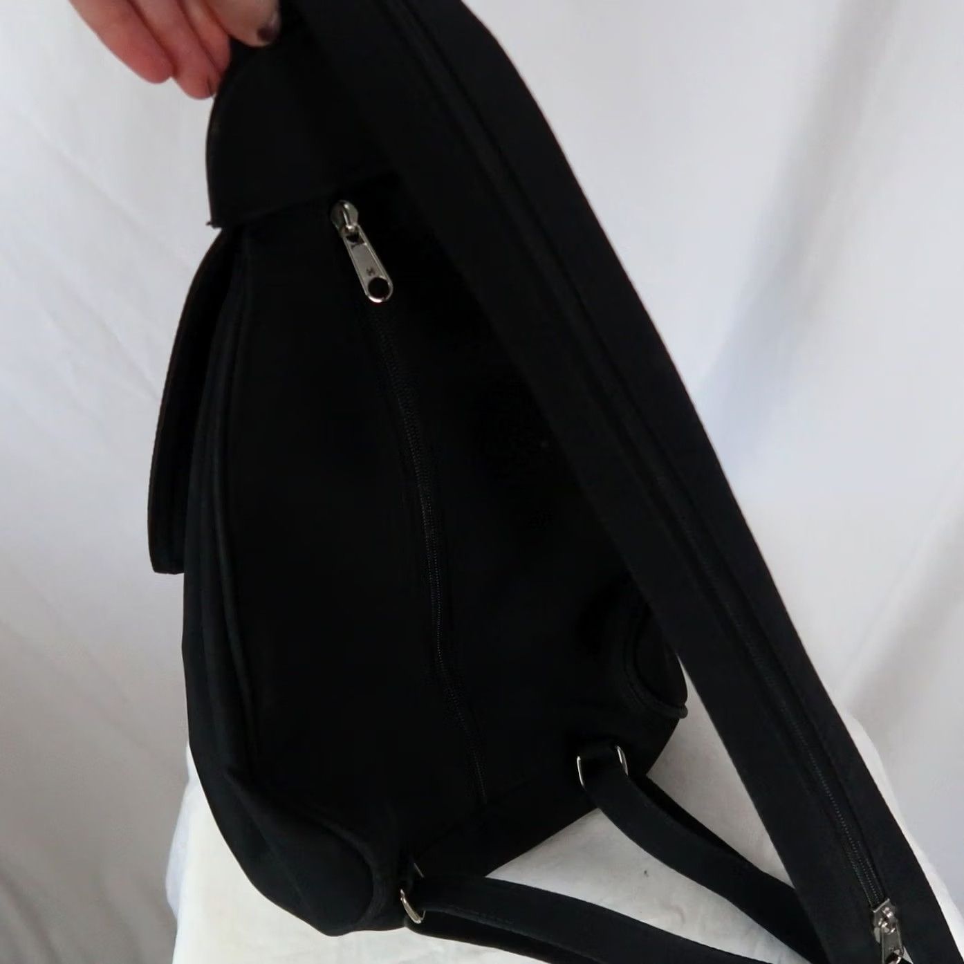 Vintage VINTAGE 90s Black Convertible Backpack Sling Purse Womens Medium Neoprene Zip Backpack 90s Womens Size ONE SIZE - 5 Thumbnail