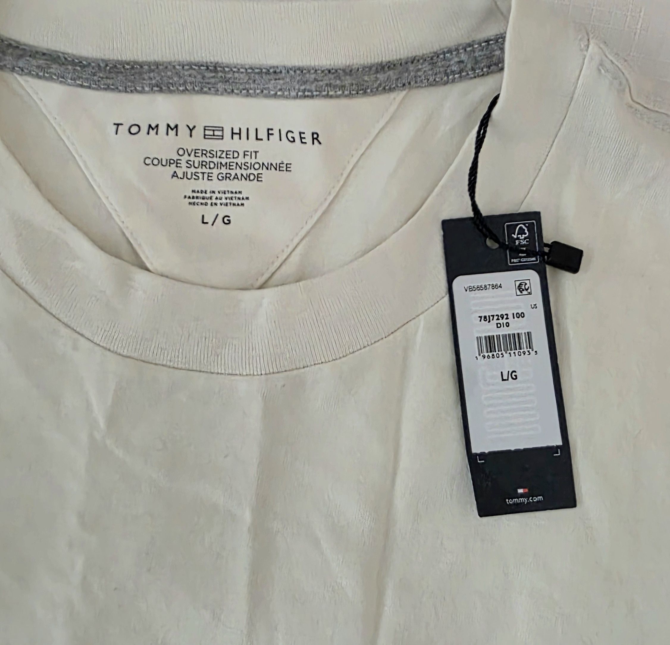 Tommy Hilfiger Tommy Hilfiger Men’s “Flagship” Crest Embroidered T-Shirt Size US L / EU 52-54 / 3 - 5 Thumbnail