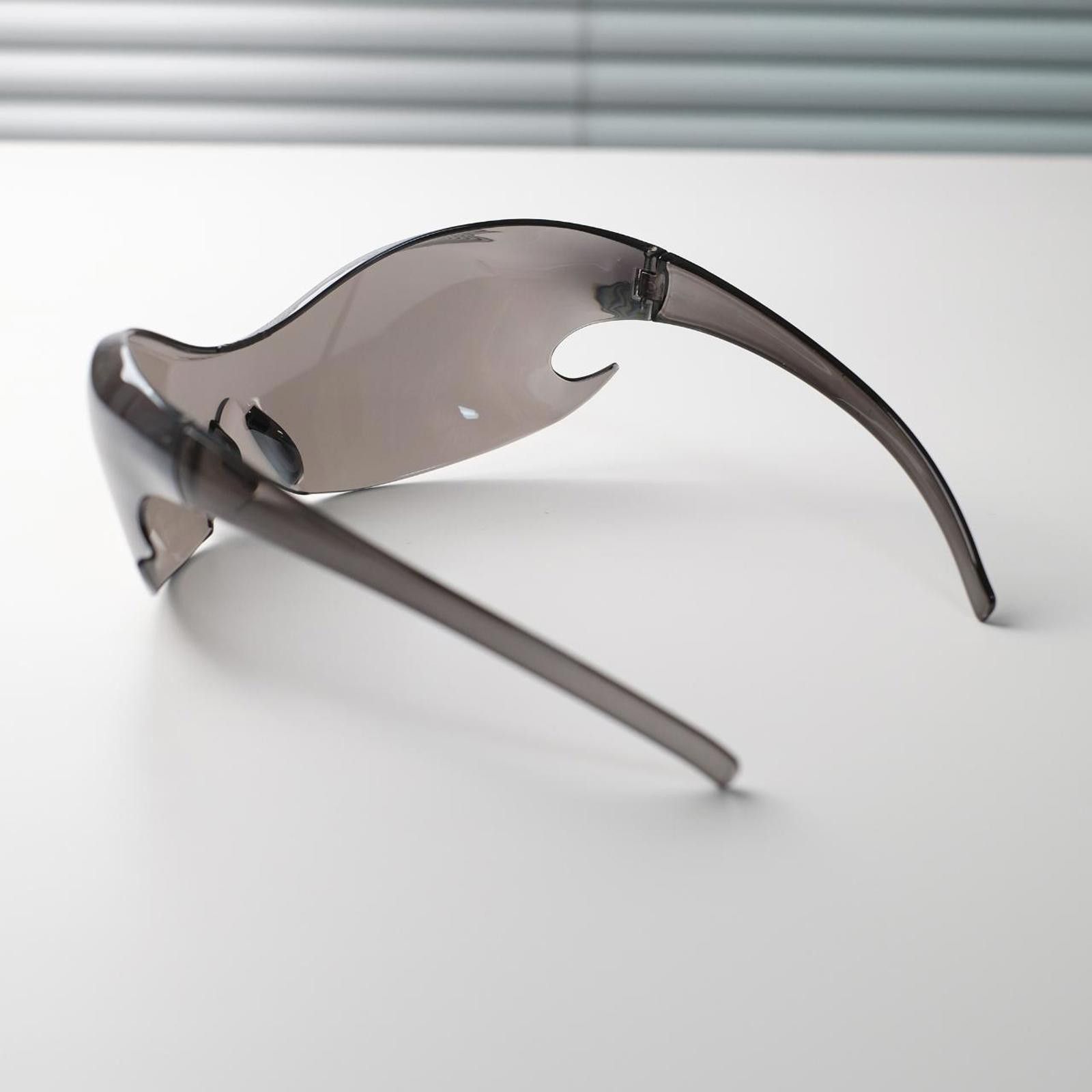 Japanese Brand Y2k Vtg Avant Garde Futuristic Sliver Sunglasses Unisex OS Size ONE SIZE - 8 Thumbnail