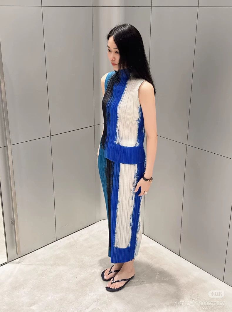 Issey Miyake Issey Miyake size:5 A blue striped skirt Size 31" - 8 Thumbnail