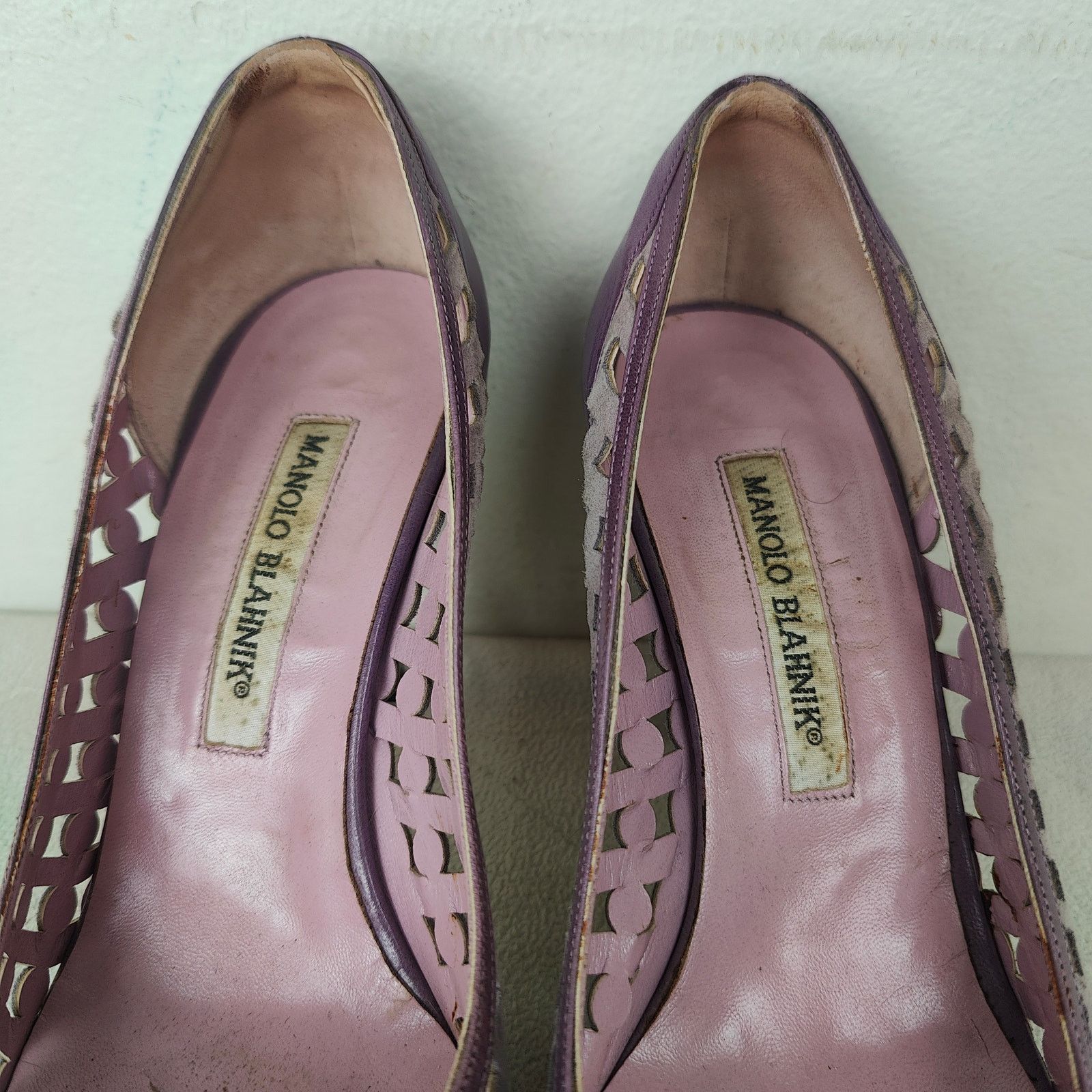 Other Manolo Blahnik Laser Cut Pumps Womens 37.5 7.5 Purple Size US 7.5 / IT 37.5 - 5 Thumbnail