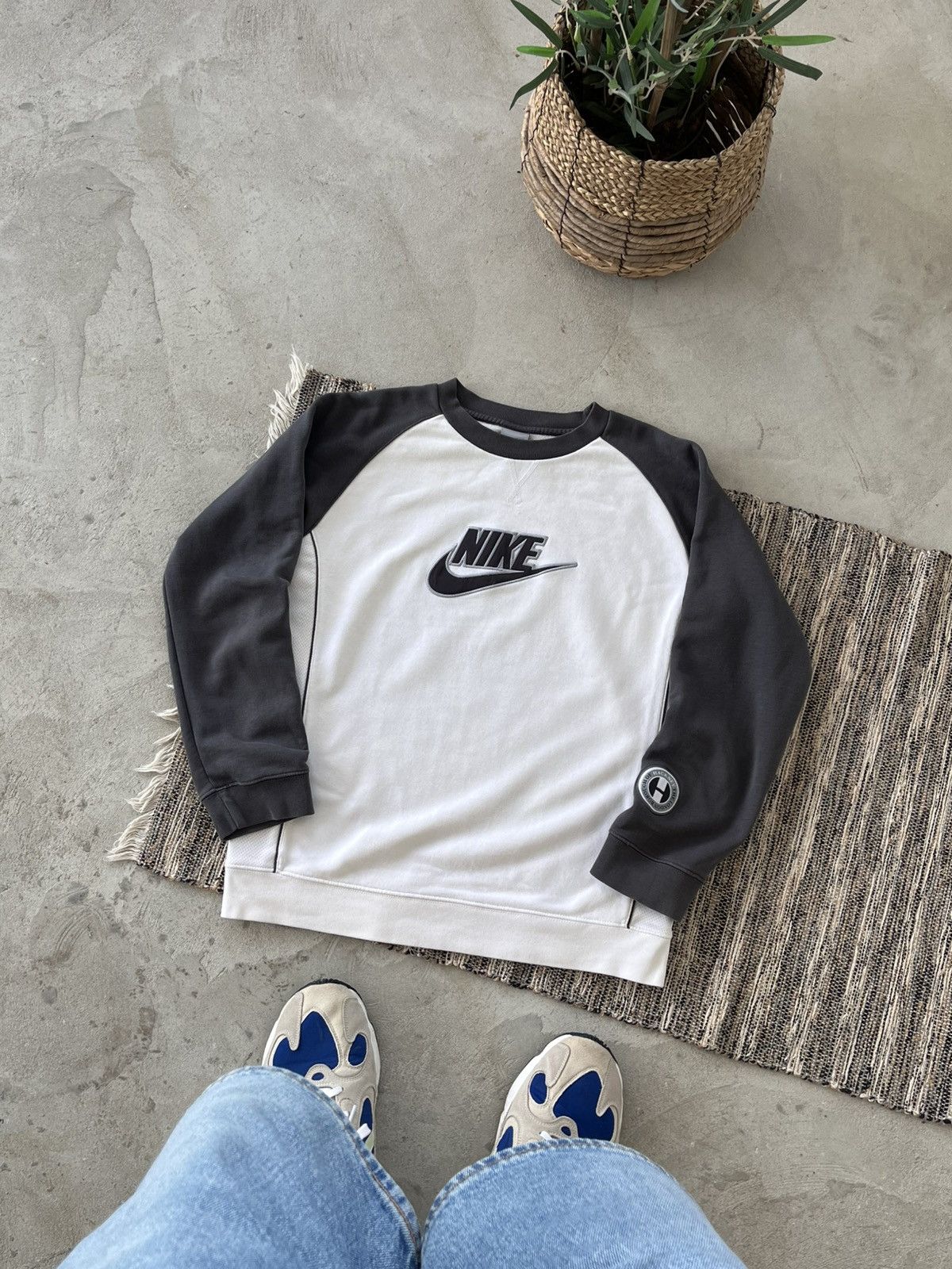 Vintage 00s Nike Sweatshirt Big Logo sk8 Y2K white grey