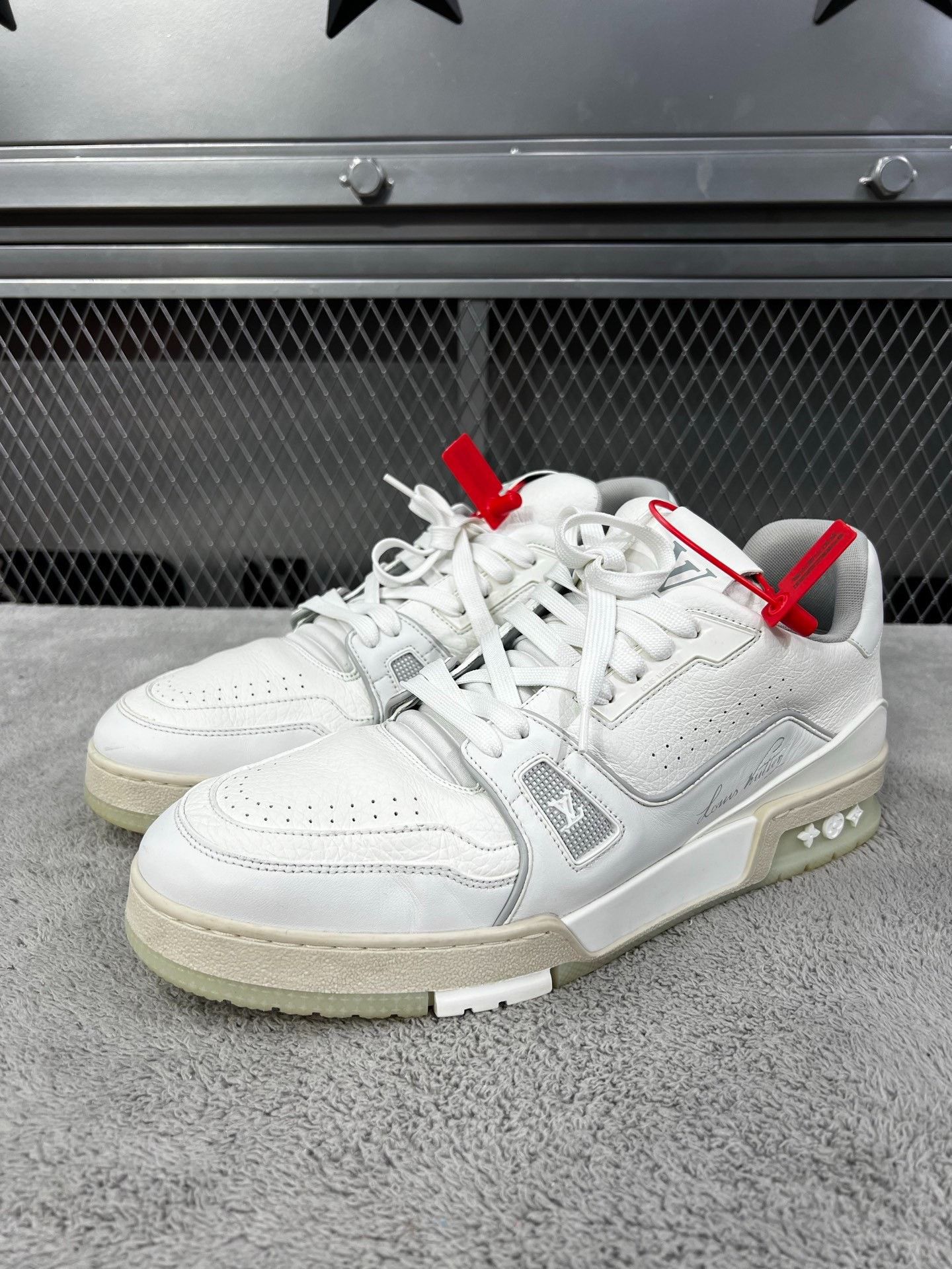 Louis Vuitton Louis Vuitton Training White Lowtop Sneakers 43 Men Size US 10 / EU 43 - 1 Thumbnail