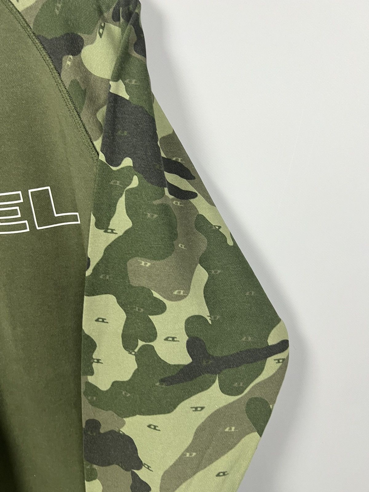 Diesel (M) DIESEL camo momogram sleeves sweatshirt Size US M / EU 48-50 / 2 - 3 Thumbnail