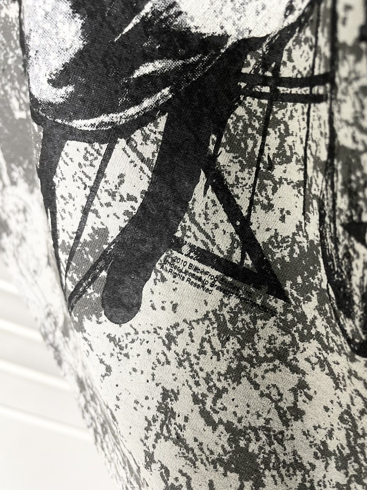 Guns N' Roses Guns and Roses 🌹 Vintage 00s all over printed grenade tee Size US M / EU 48-50 / 2 - 8 Thumbnail